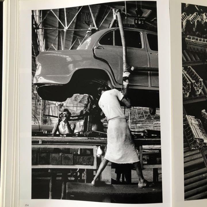 Amazon.co.jp: WORKERS SEBASTIAO SALGADO 写真集 古本 : おもちゃ