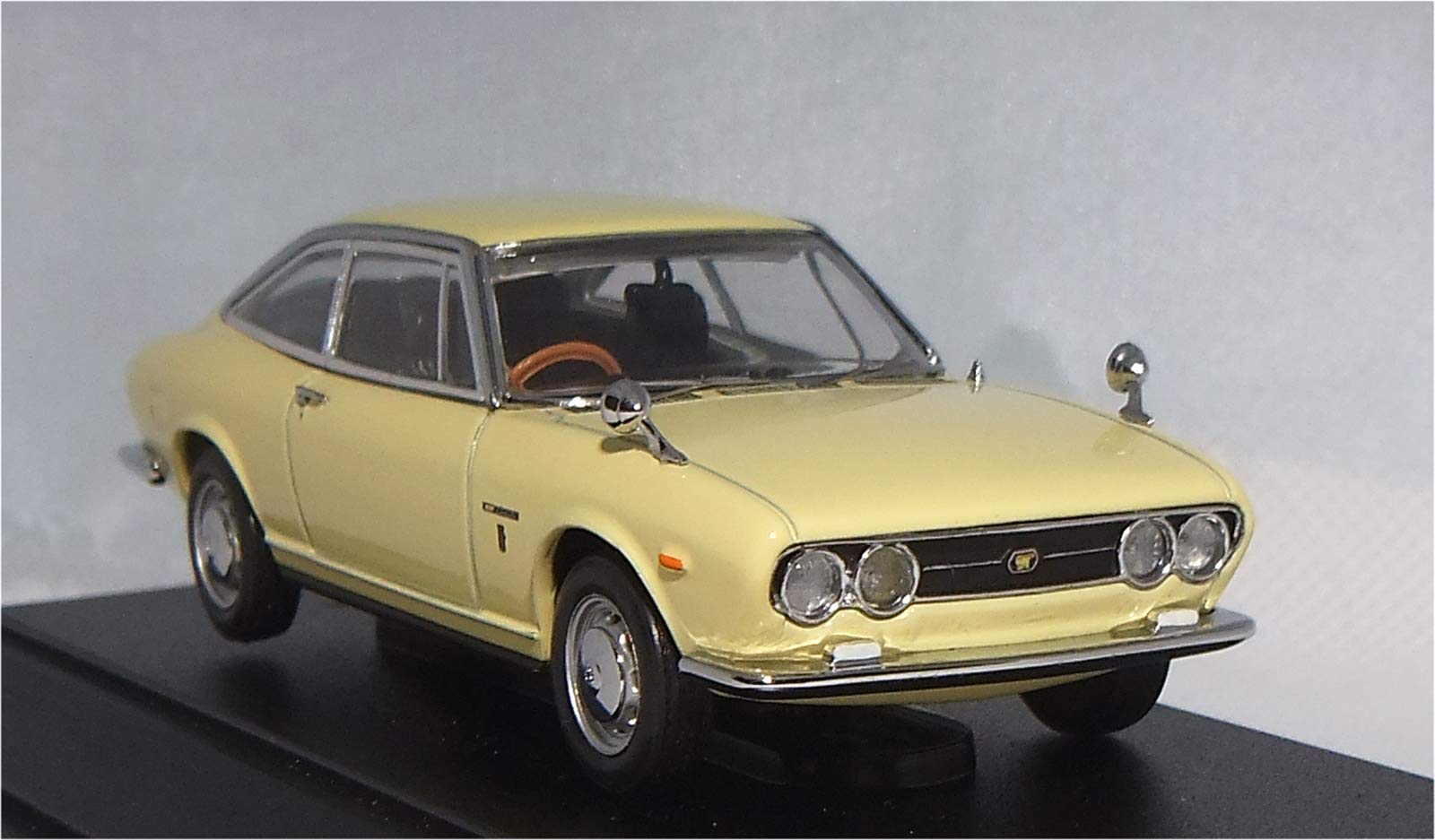 Amazon | エブロ 1/43 イスズ 117 クーペ ライトイエロー 43401 完成品