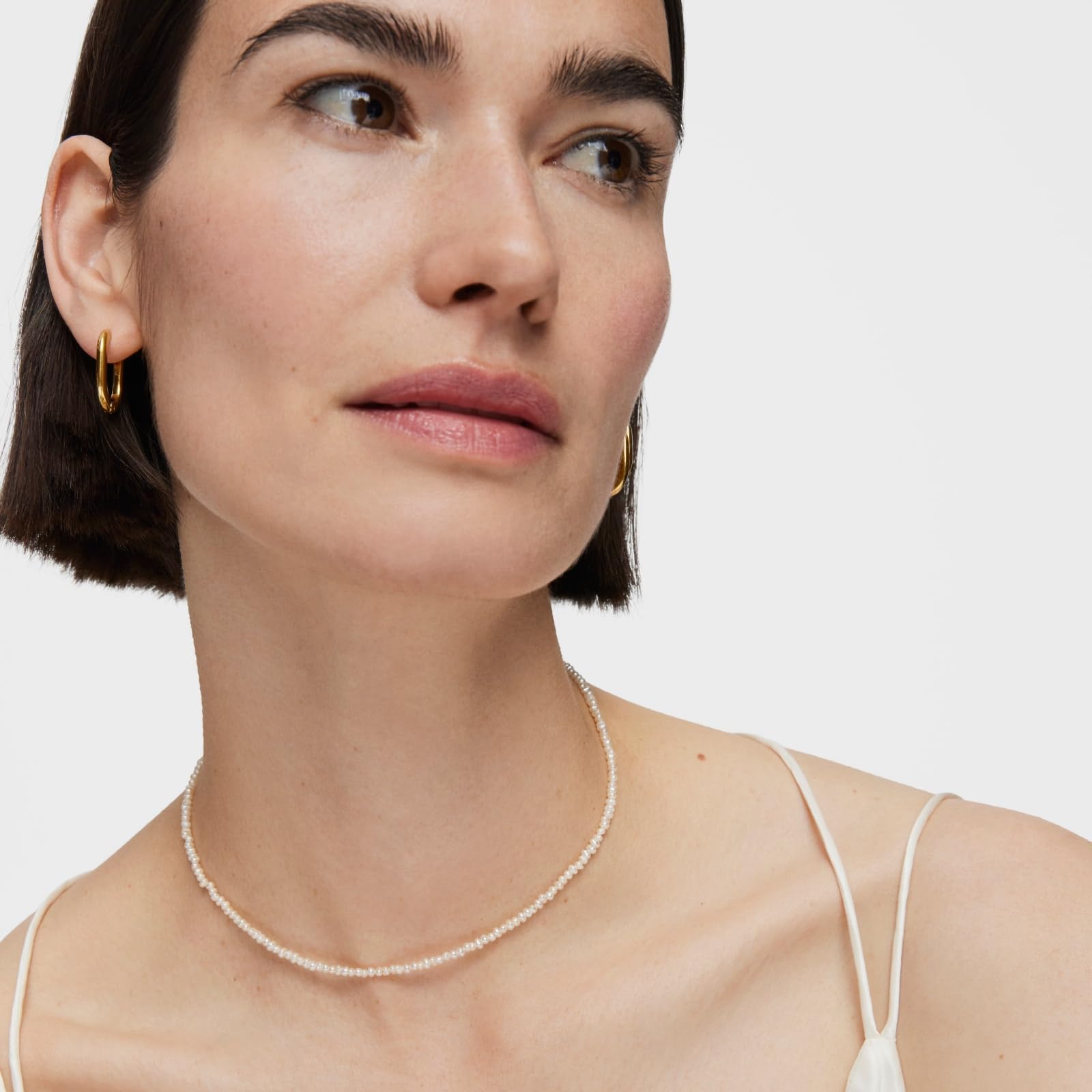 TOUS Gargantilla con Baño de Oro 18Kt sobre Plata para Mujer con Perlas Redondas Blancas de 2mm, Largo 38 cm, Elegante y Versátil, Colección Camille