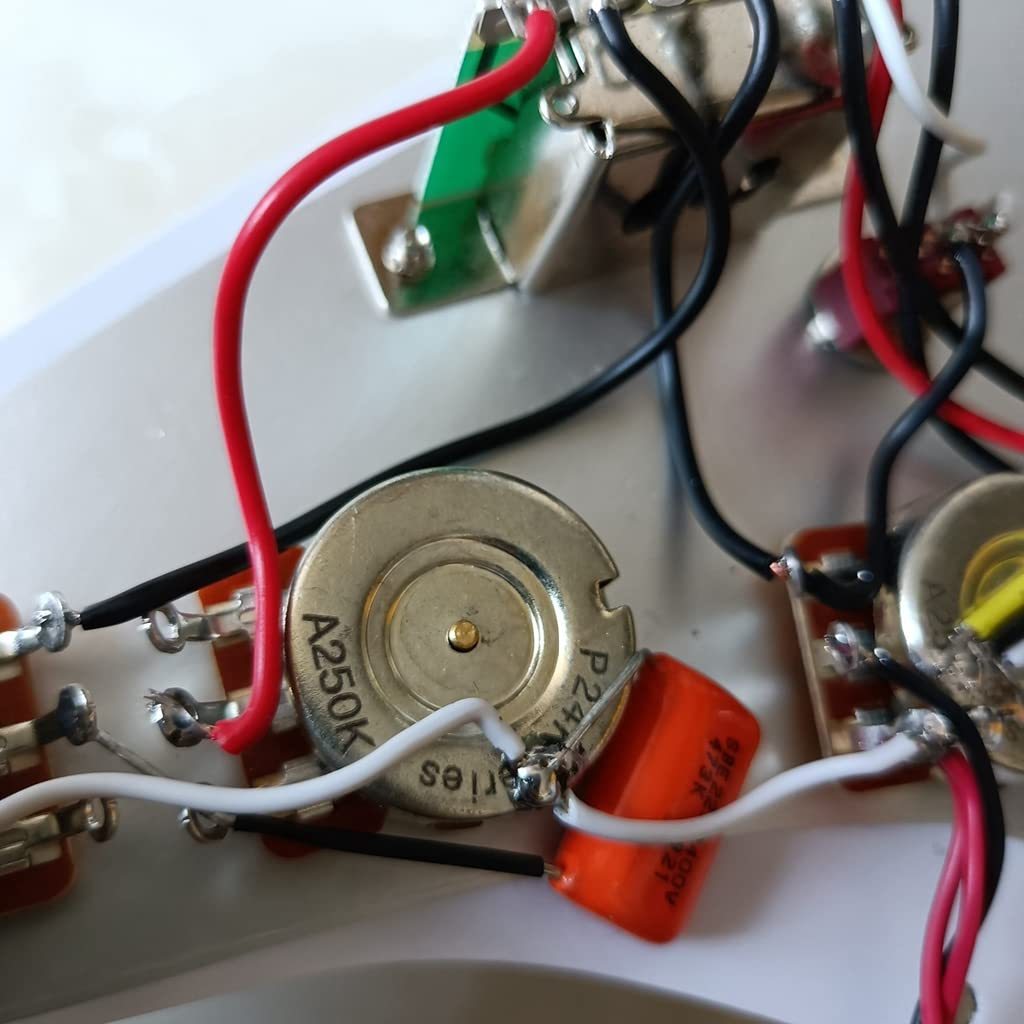 Ulepszony wstępnie okablowany pickguard SSS wielofunkcyjny przełącznik, czarny, przetworniki z pojedynczą cewką, 250 K, miedziane garnki do gitary elektrycznej Fender Stratocaster (naturalny)