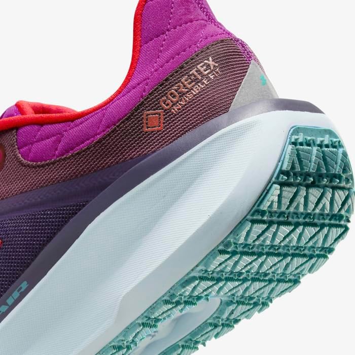 Close-up of the Nike Winflo 11 Gore-TEX SE outsole, showing the textured rubber for traction.