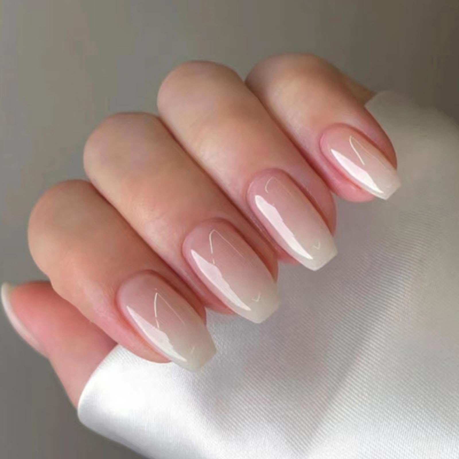 24 Piezas Uñas Postizas Cortas Cuadradas, Francesas Uña Falsa Tips Degradado Artificiales Uñas de Gel Postizas con Pegamento Gelatina, Color Puro Acrilico Uñas Postizas Natural para Mujeres Niñas