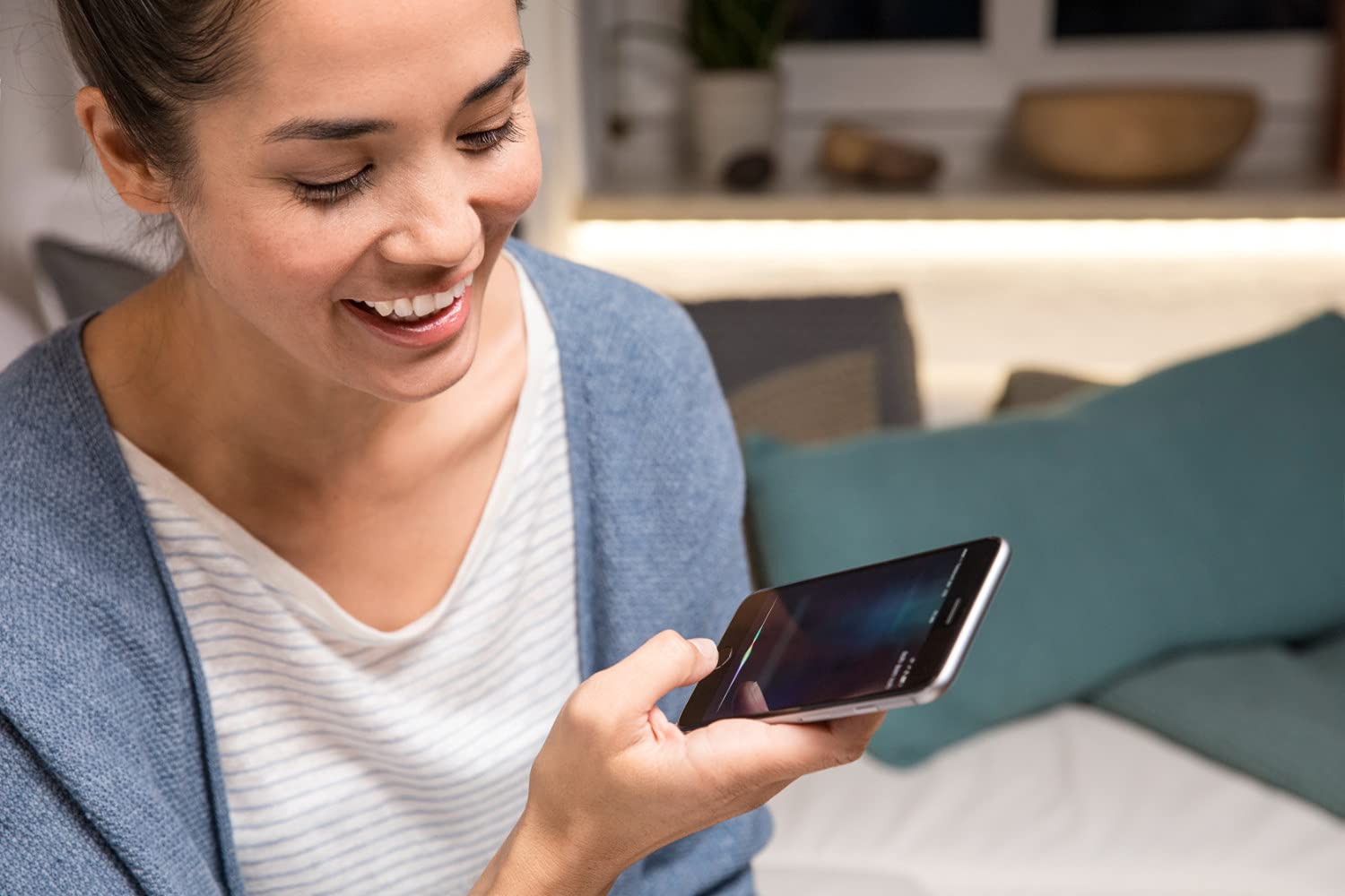 LEDVANCE Lámpara Smart LED con Bluetooth, B22d, color de luz cambiante (2700-6500K) y RGB cambiables, reemplaza las lámparas incandescentes con 60W, controlable con Alexa, Google y Apple, paquete de 4