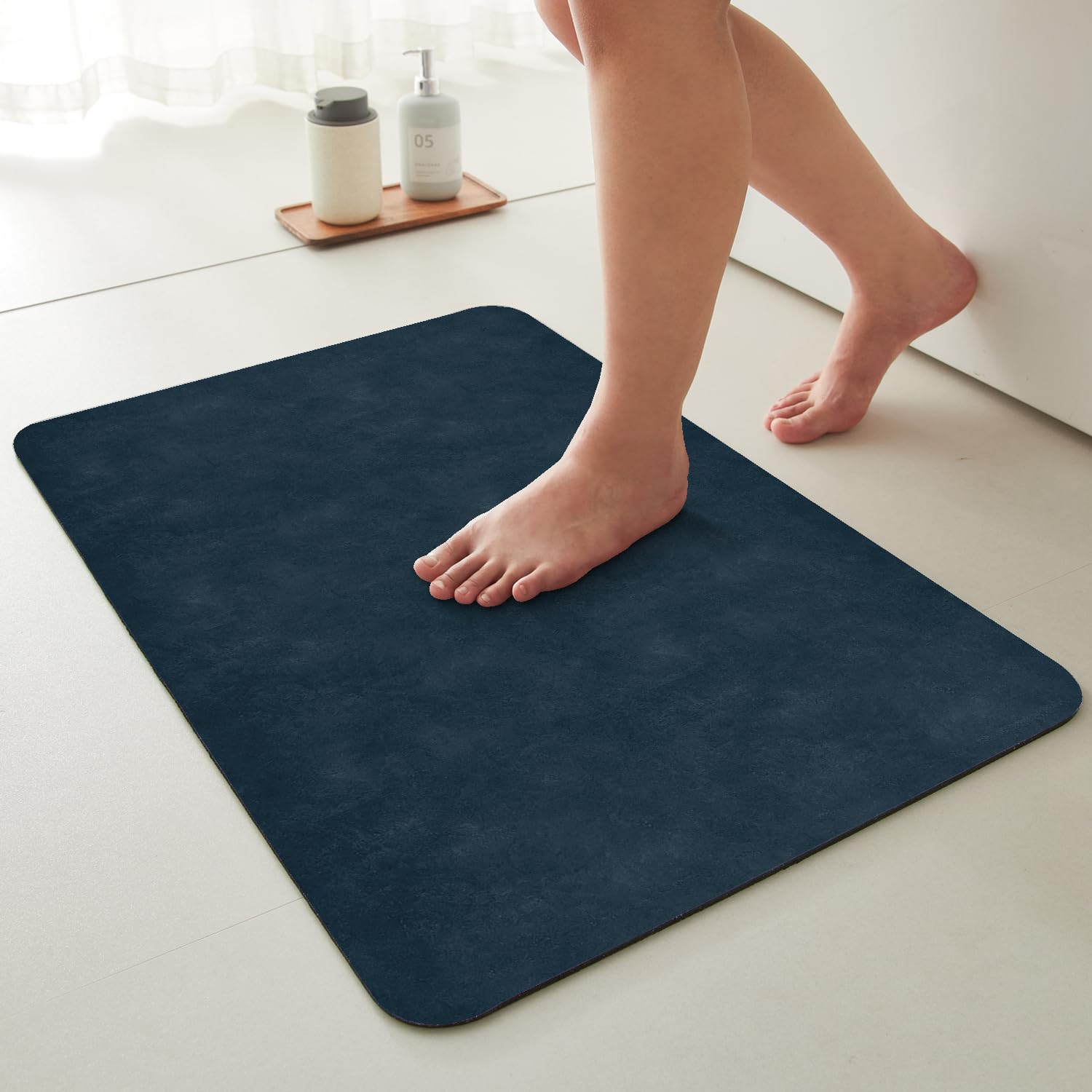 TYUU Bathroom Mat Quick Dry, Bathroom Rugs Non Slip Washable Thin Absorbent Bath Mat Fits Under Door Bathroom Floor Mat Perfect for Bath, Shower, or