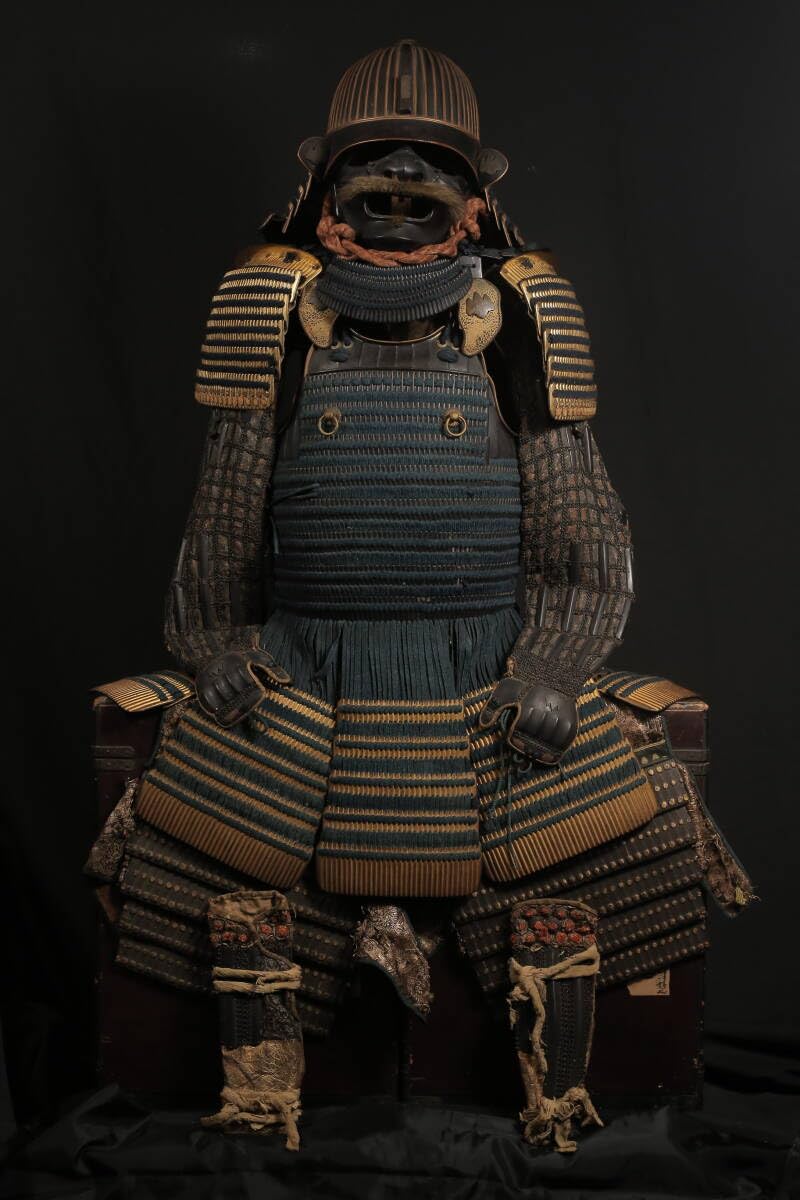 Amazon.co.jp: 骨董上杉具足 鎧 大鎧 腹巻 具足 火縄 大砲 武将 甲冑