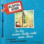 In der ersten Reihe sieht man Meer