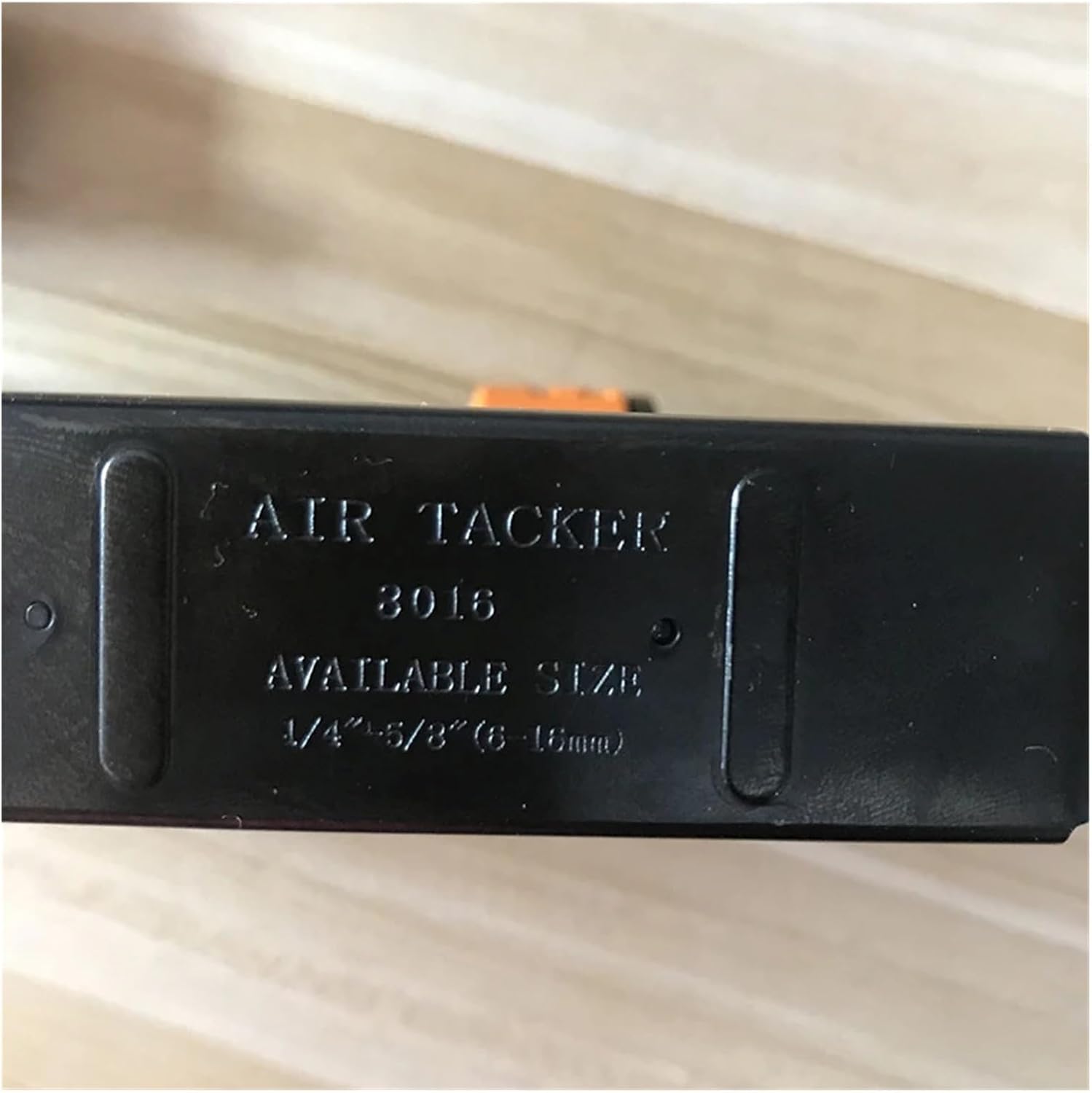 建設用釘打機、 空気圧ネイルガン FS8016-A エアステープルガン室内装飾ホッチキスフレーム木工用