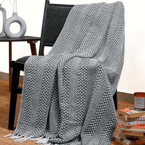 RAJRANG BRINGING RAJASTHAN TO YOU Baumwoll-Bauernhaus-Überwurf – 127 x 152 cm – gewebte Strickdecke mit dekorativer Quaste für Sofa und Couch,...