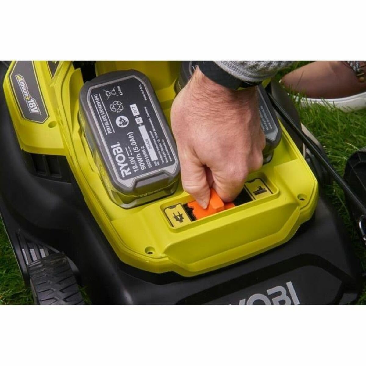 RYOBI 18V One+ Tondeuse Hybride 37 cm 2 Batteries 5.0 Ah Chargeur Rapide Bac 45 L Réglage Hauteur 2-7 cm 575 m²