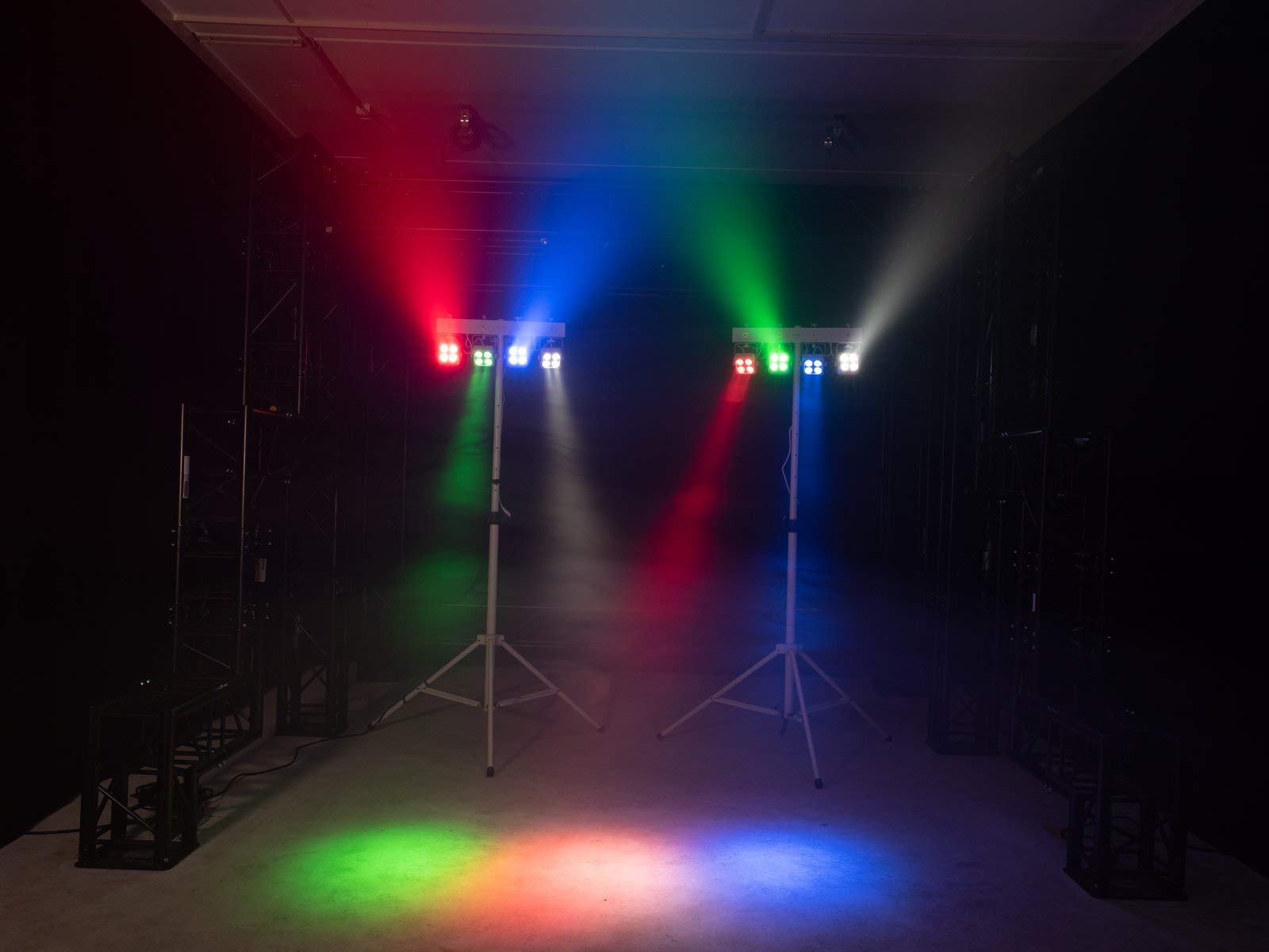 EUROLITE LED KLS-180 Kompakt-Lichtset weiß | Bar mit 4 RGBW-Spots und 4 weißen Strobe-LEDs
