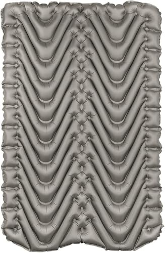 Miniatura 7 de Klymit Colchoneta de dormir aislada doble en V, colchón de aire ligero para acampar para tiendas de campaña y autos con mapeo corporal Tech Blue-2020