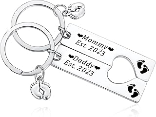 Pregnancy Announcement Gifts for First Time New Moms Dad to be Gender Reveal New Baby Gift Basket for Parents - Daddy and Mommy Est 2023 Keychain Set