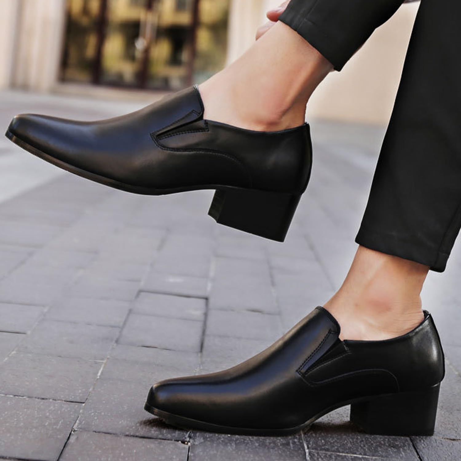 Zapatos de vestir de piel sin cordones for hombre, con alza de 6 cm, punta puntiaguda y tacón grueso, ideales for negocios, bodas y ocasiones formales.