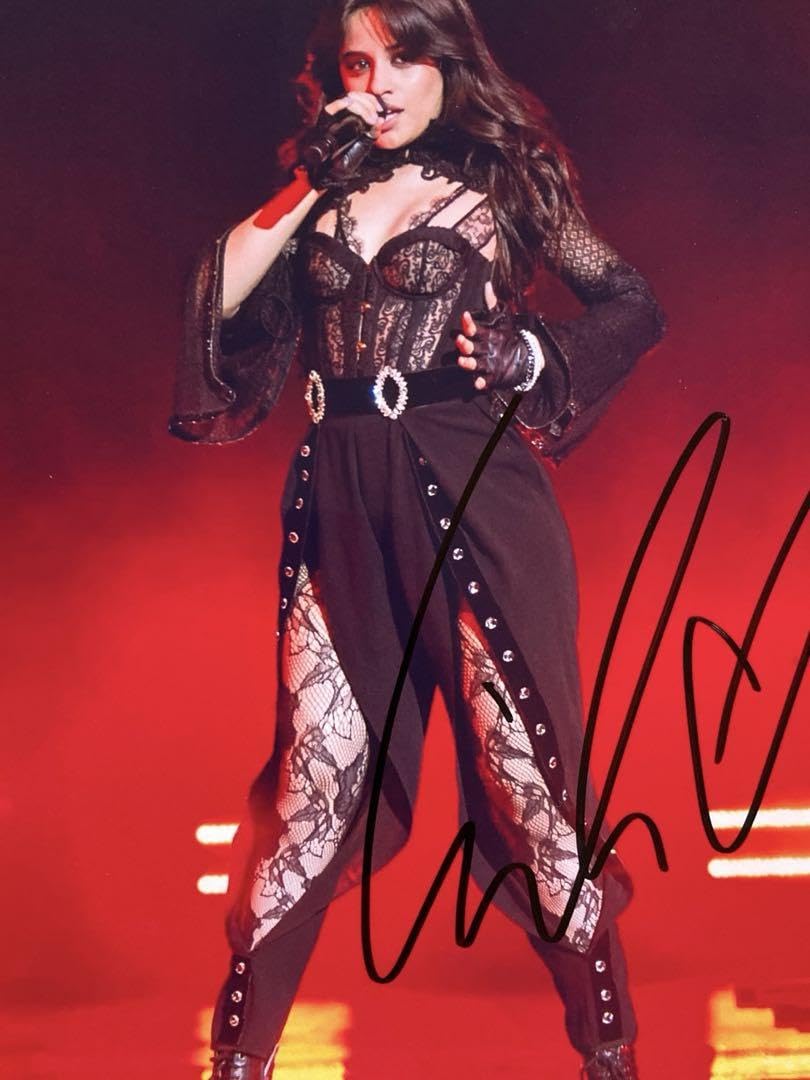 カミラ・カベロ直筆サイン入り超大型写真…Camila Cabello… カミラ・カベロ直筆サイン入り超大型写真…Camila Cabello