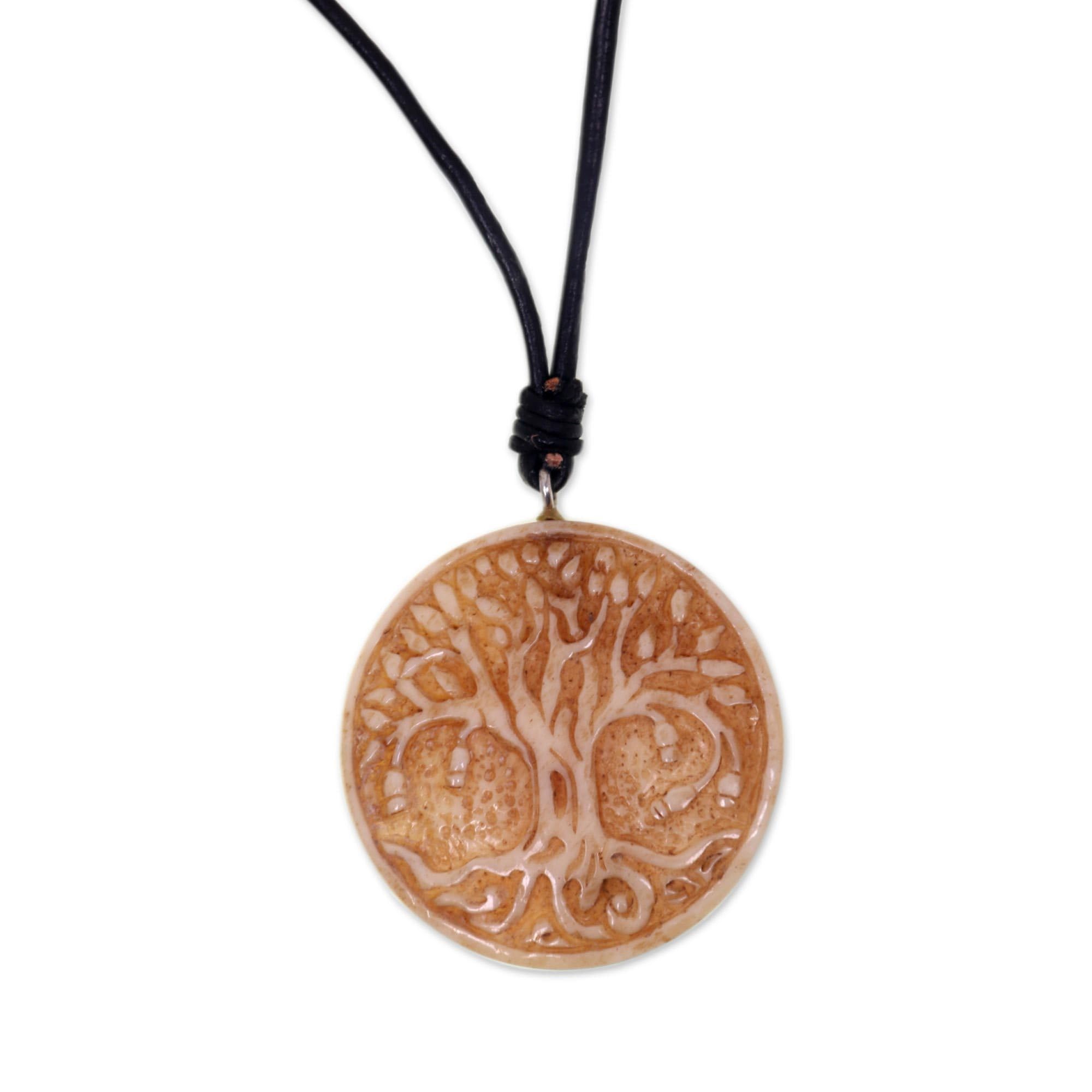 NOVICA Donna Collana in Rilievo in Pelle di Legno, 22,5 'A Good Lady