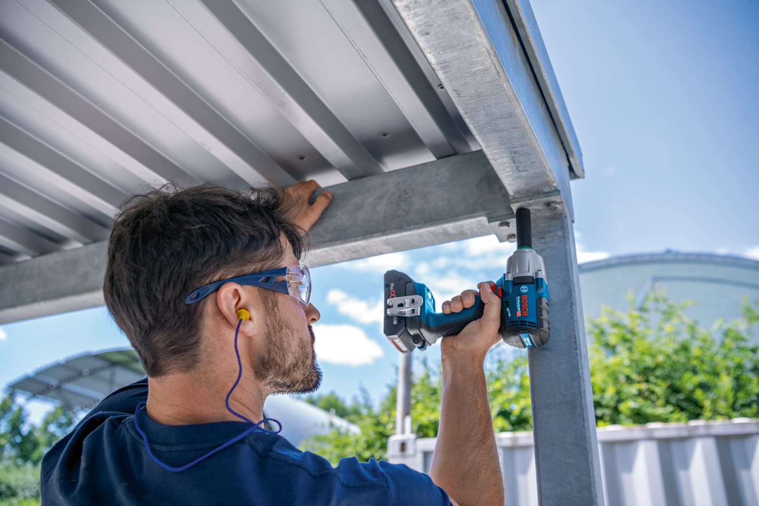 Bosch Professional system 18V: akumulatorowy klucz udarowy GDS 18V-450 PC (moment dokręcania 450 Nm, moment zrywający 800 Nm, moduł Bluetooth Low Energy, walizka L-BOXX)