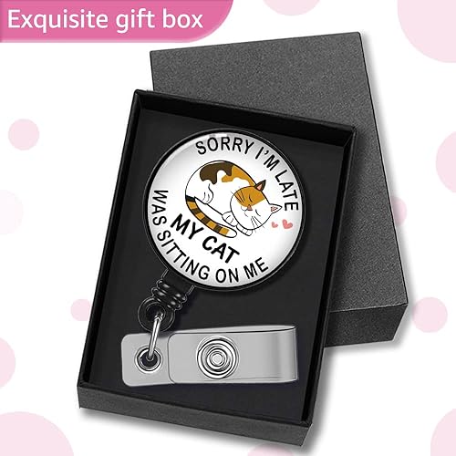 Miniatura 4 de GEYGIE Carrete retráctil con clip de cocodrilo, divertido soporte para tarjetas de identificación de gato, regalo para trabajadores de oficina,