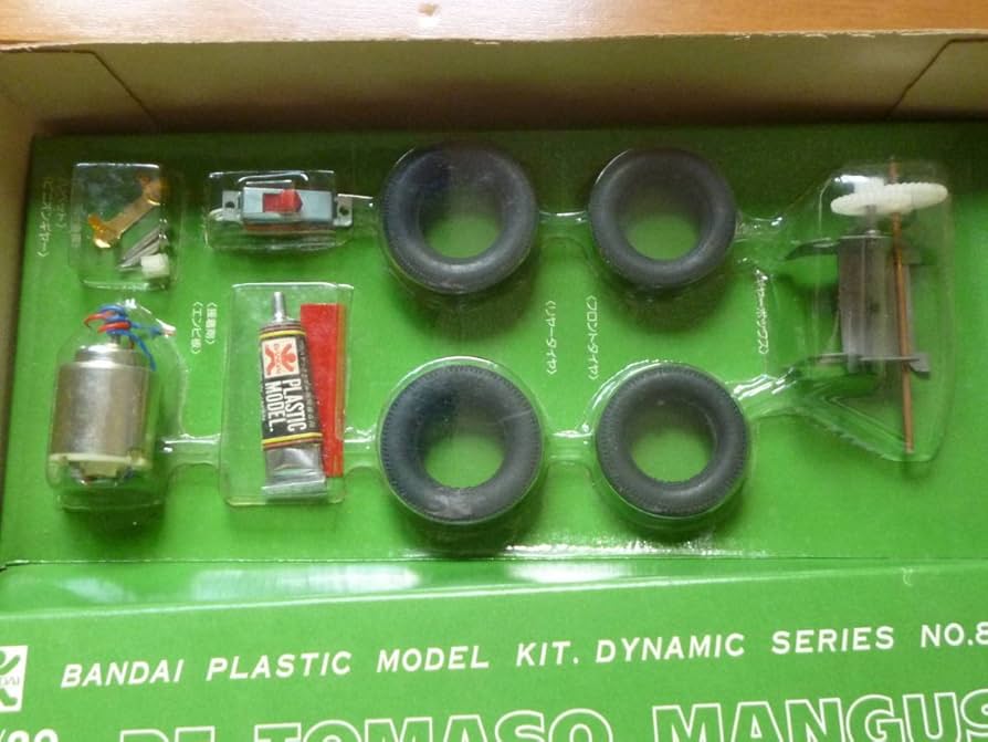 BANDAI 1/20 デ・トマソ　マングスタ バンダイ 1/20 デ・トマソ マングスタ - メルカリ