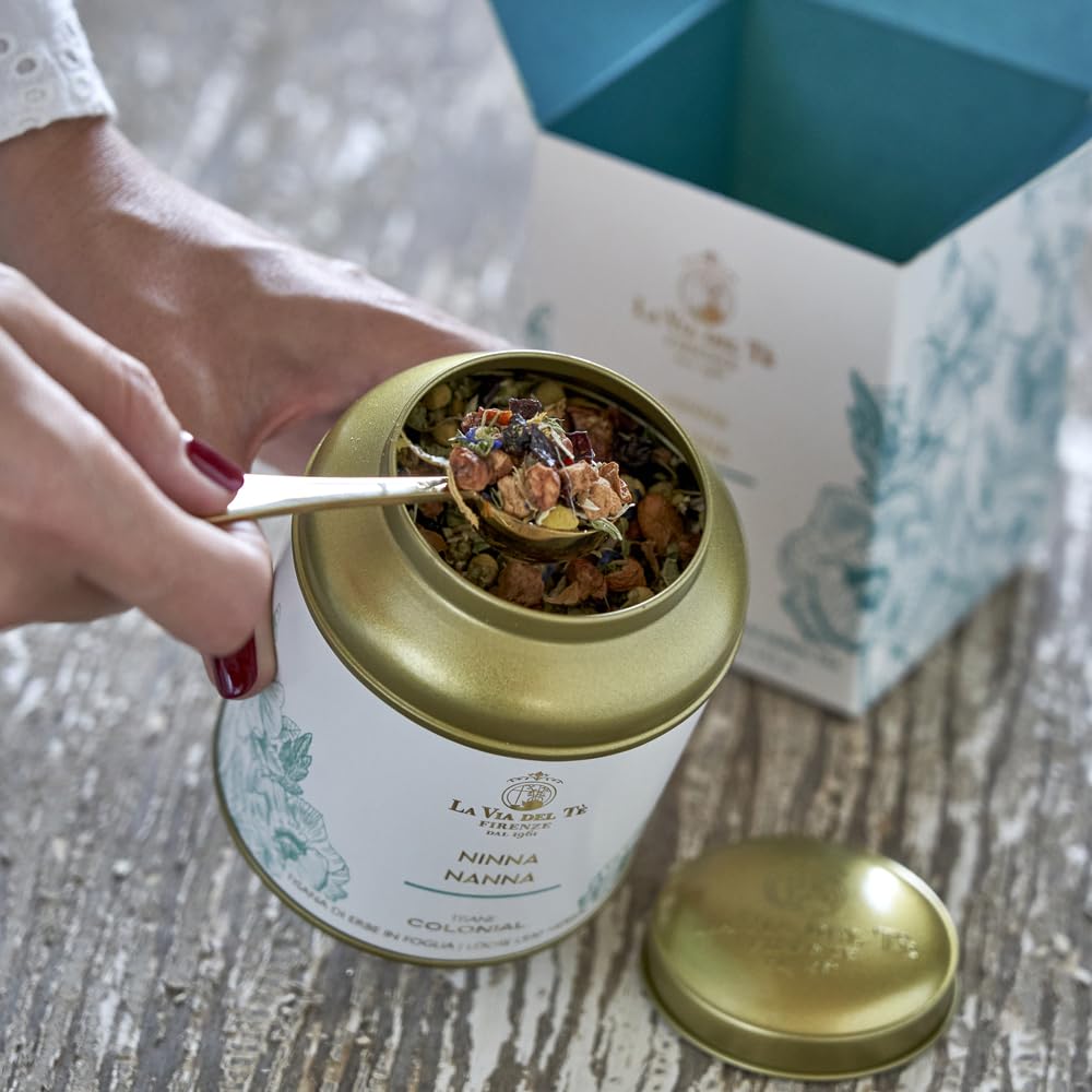 La Via del Tè - Tisana rilassante Ninna Nanna - lattina da 100 gr - rilassante, con camomilla al profumo di fragolina - senza caffeina