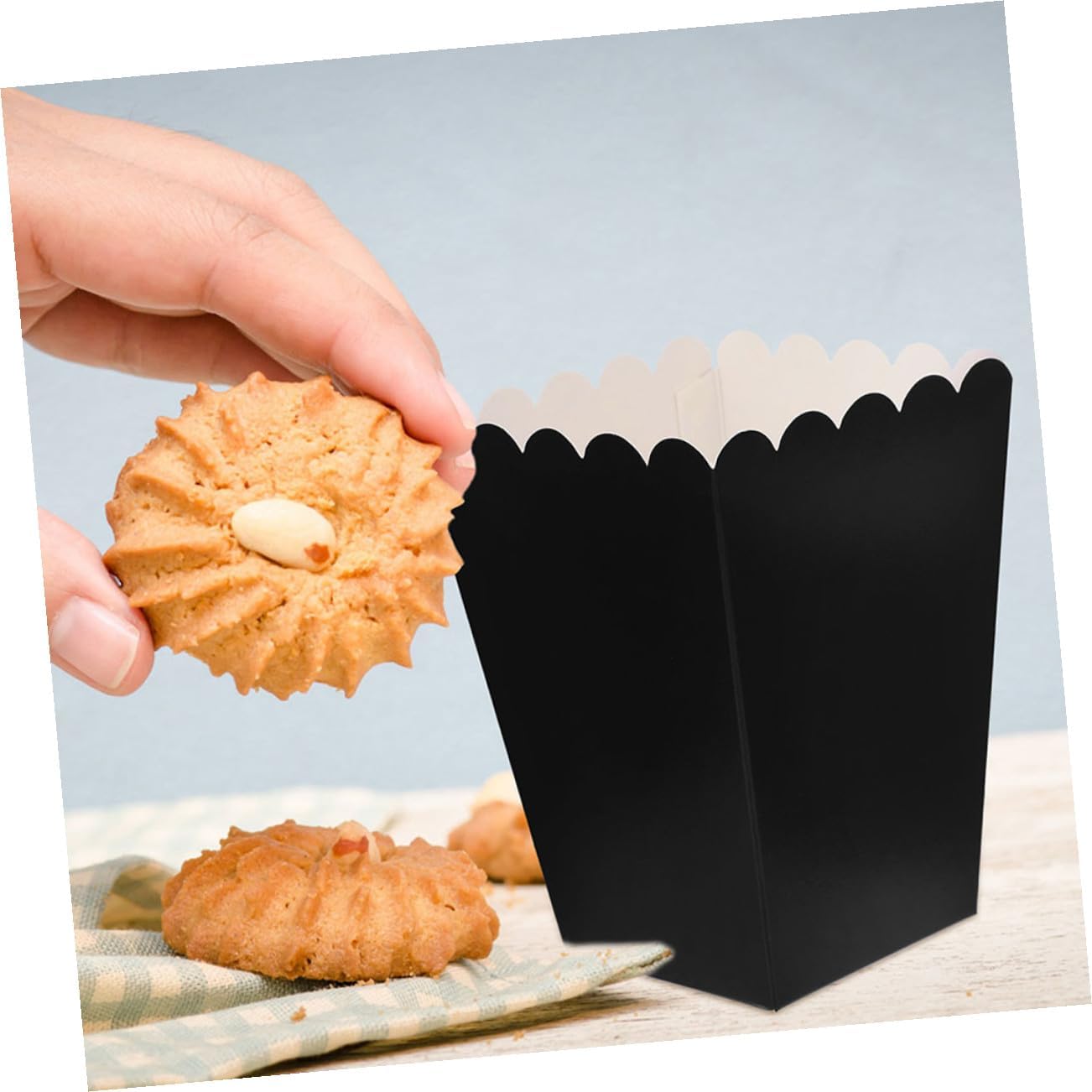 SHINYPASING 100pcs Black Paper Popcorn Boxes Sturdy Popcorn Treat Containers for Movie Night Party Supplies Wedding Snack Holders