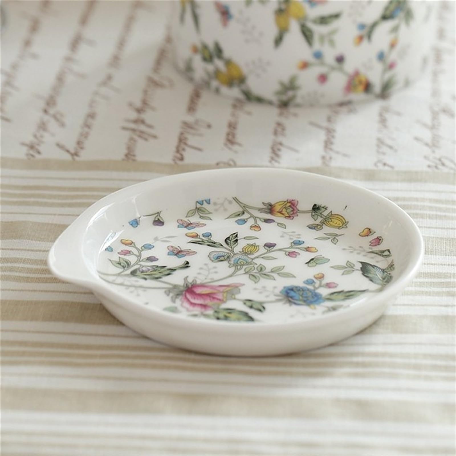 Ociekacz na sztućce, ceramiczny uchwyt na sztućce do blatu, biały ociekacz na sztućce z metalową półką, dekoracyjny uchwyt na sztućce, organizer na przybory kuchenne, ociekacz na sztućce do zlewu