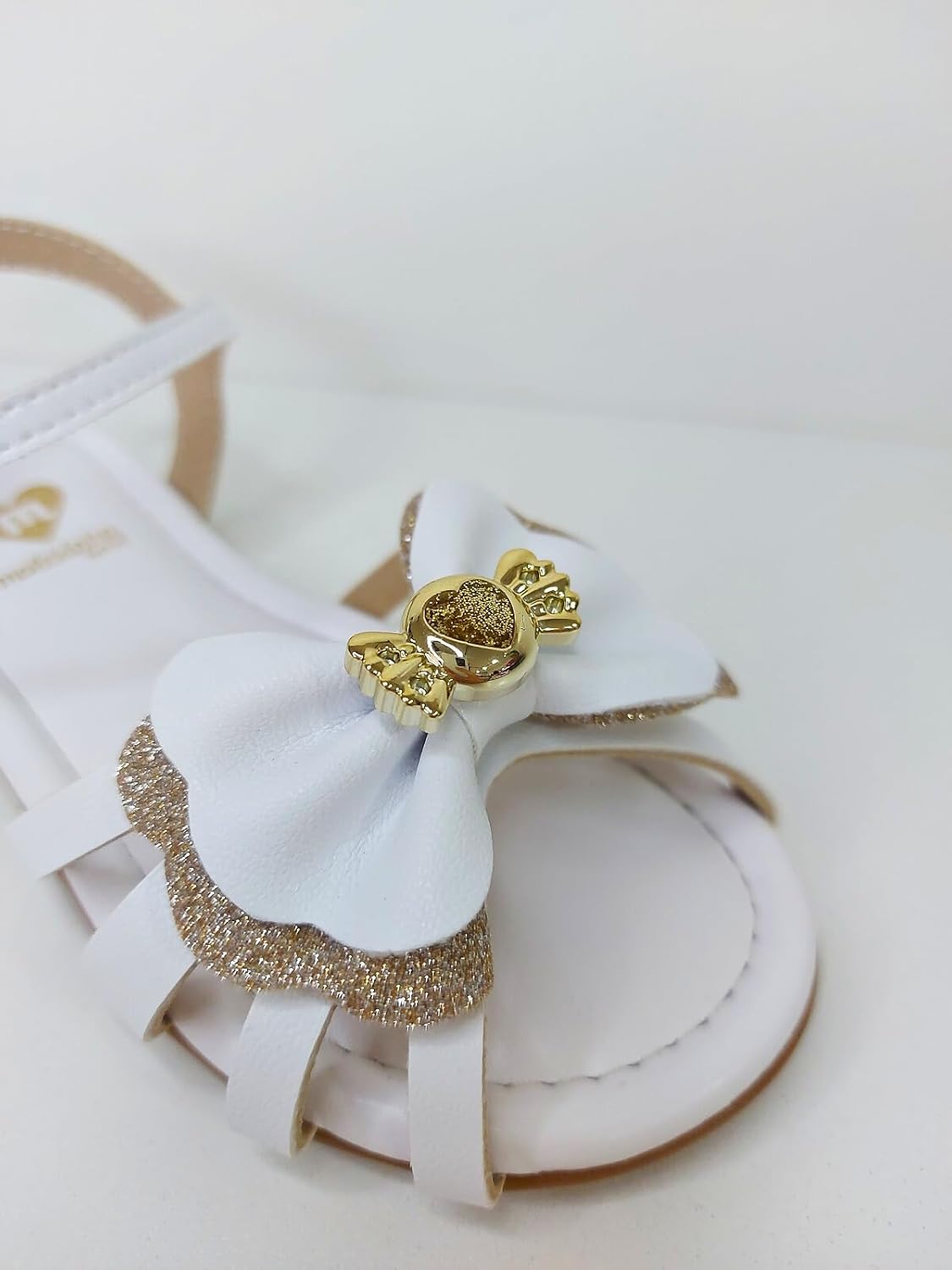 Sandália Infantil Molekinha com Laço e Detalhes Brilhantes – Branco | 2114.282 em promoção! Veja a oferta e mais achadinhos de Sandálias & Chinelos Infantis 3 Hoje é o melhor dia para comprar Sandália Infantil Molekinha com Laço e Detalhes Brilhantes – Branco | 2114.282 com aquele preço maroto! Promoção! Aproveite a oferta! 3