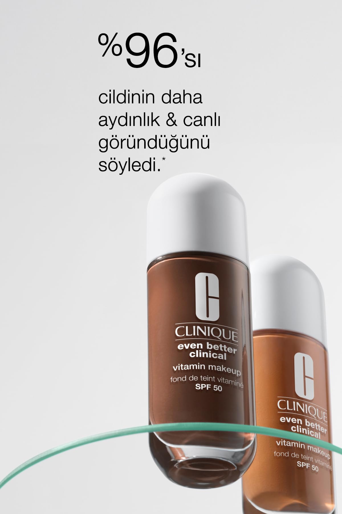 Clinique Even Better Clinical Vitamin Makeup Skin Tint Foundation SPF 50 z witaminą C, witaminą E i witaminą B3, lekkie pokrycie + błyszczące wykończenie