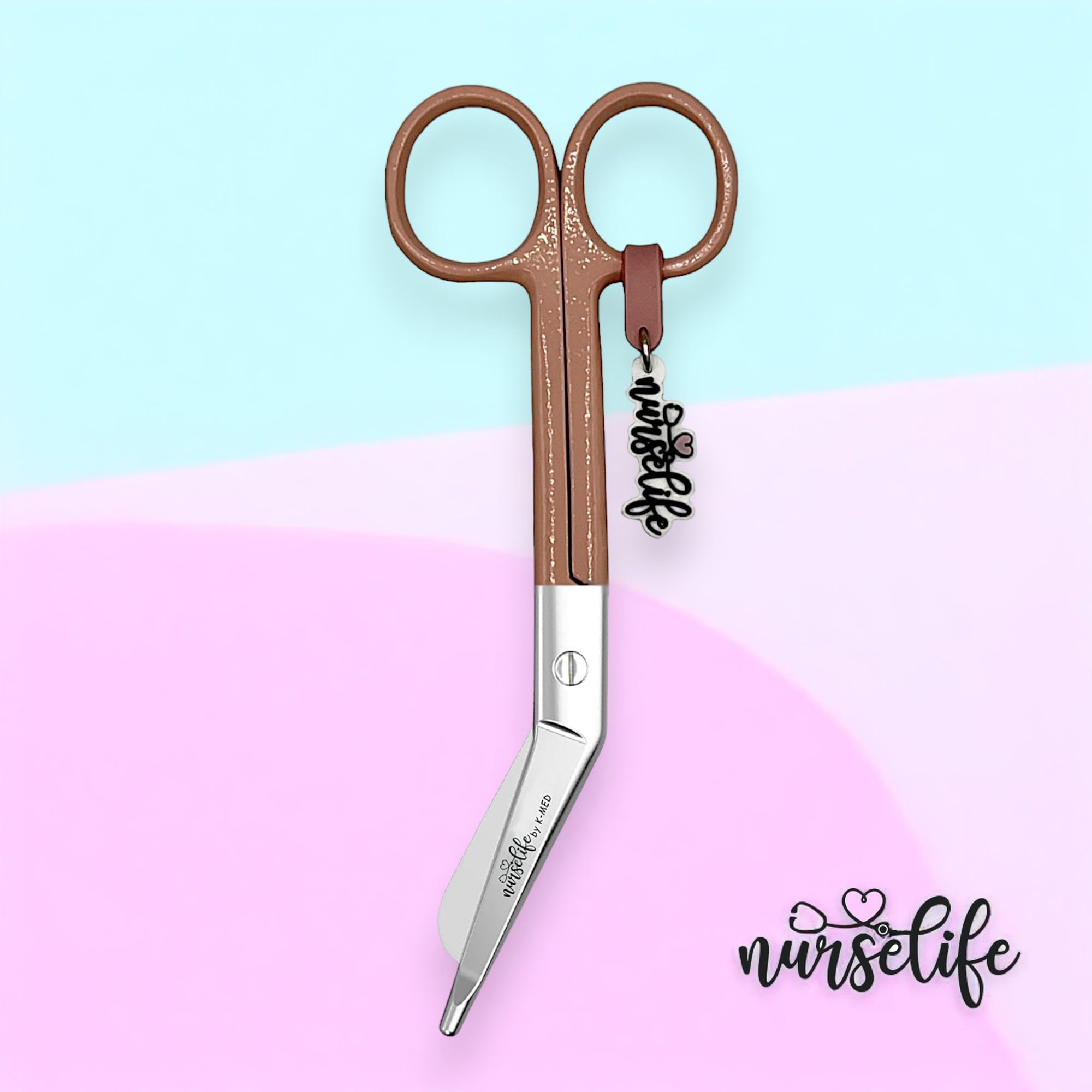 Nurse Life Pack 2 Tijeras Enfermeria Mayo y Pico Pato - Punta Roma | Ideal para Bolsillo y Porta tijeras Enfermeras con Apuros, Punta Redonda Profesional, I love it, Vendaje. Acero pulido. Rosa