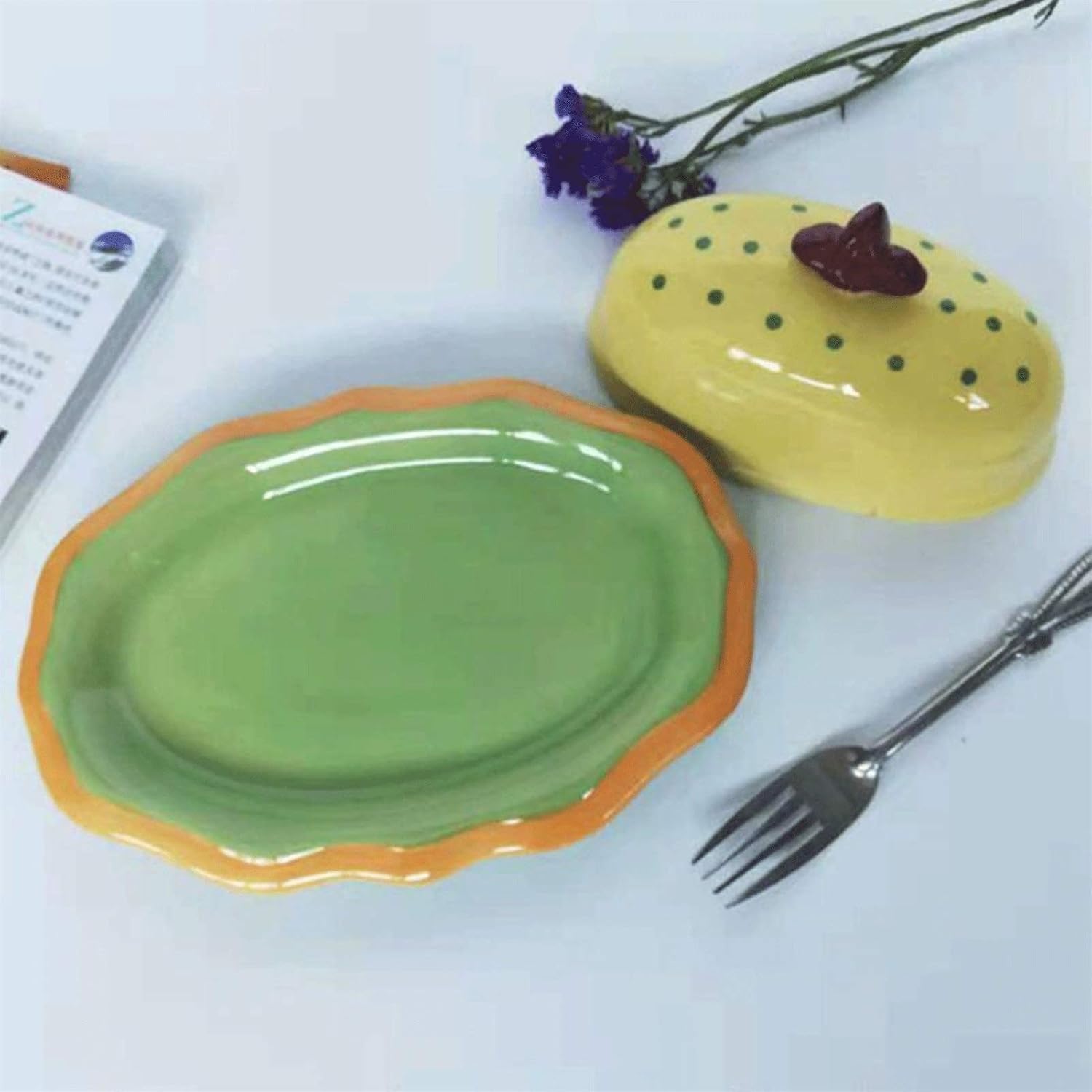 Butter Dish Round Butter Dish with Lid, Upper Lid with Flower-Shaped Pattern, Can Be Used for Butter Racks in Hotels, Homes and Restaurants Butter Holder