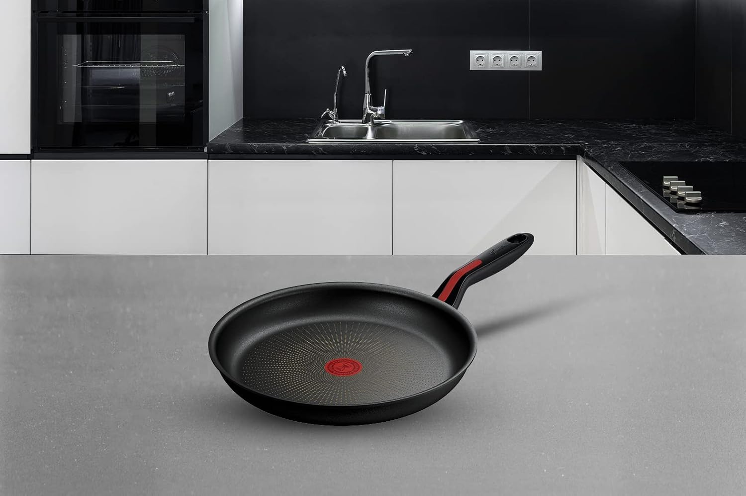 Lagostina Linea Rossa Padella Antiaderente Ø 32 cm, Induzione, Gas e Forno Antigraffio, Indicatore Cottura Thermosignal, Fondo in Acciaio Inox e Alluminio, Manico in Silicone Antiscivolo