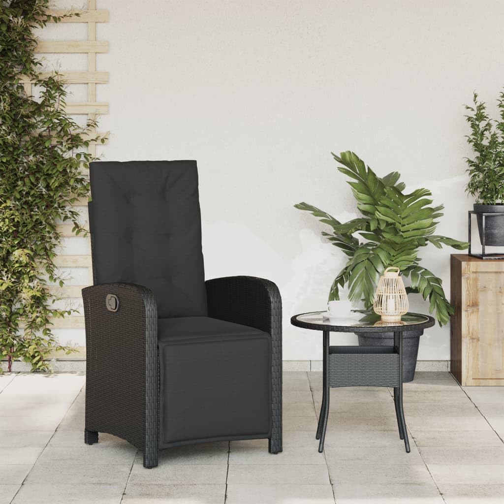 Poltrona da giardino regolabile con poggiapiedi in polyrattan nero, poltrona da giardino con copertura impermeabile, facile da pulire con cuscino rimovibile