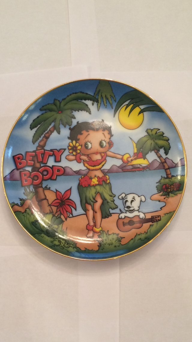 The Danbury Mint: Betty Boop America's Sweetheart Plate Collection - Tropical Time Collectible Plate