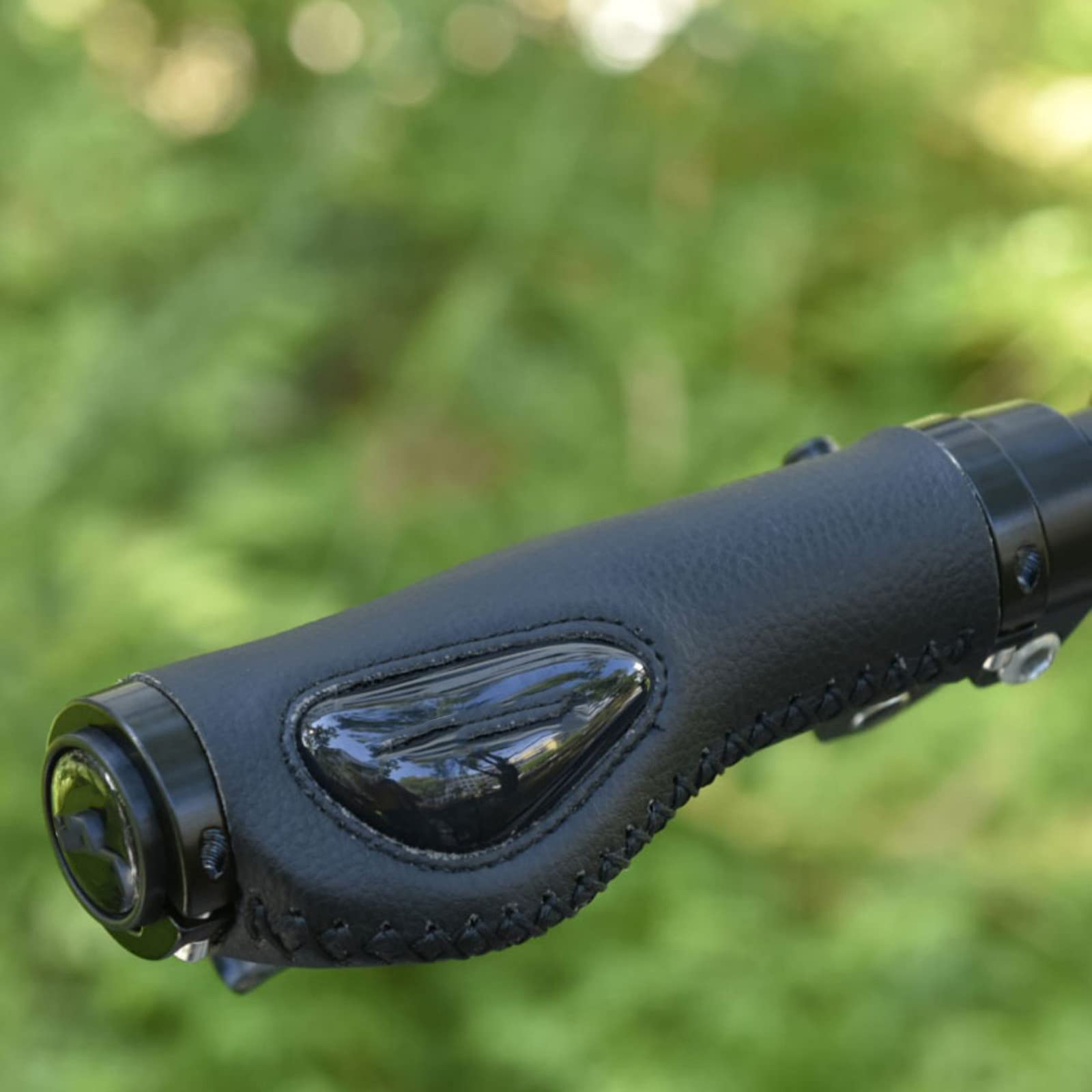 Guidon de vélo, rehausseurs de Guidon, poignées de vélo de Montagne verrouillables, poignées de Guidon de vélo antidérapantes Absorbant Les Chocs for VTT MBX Bike Scooter électrique(Red)