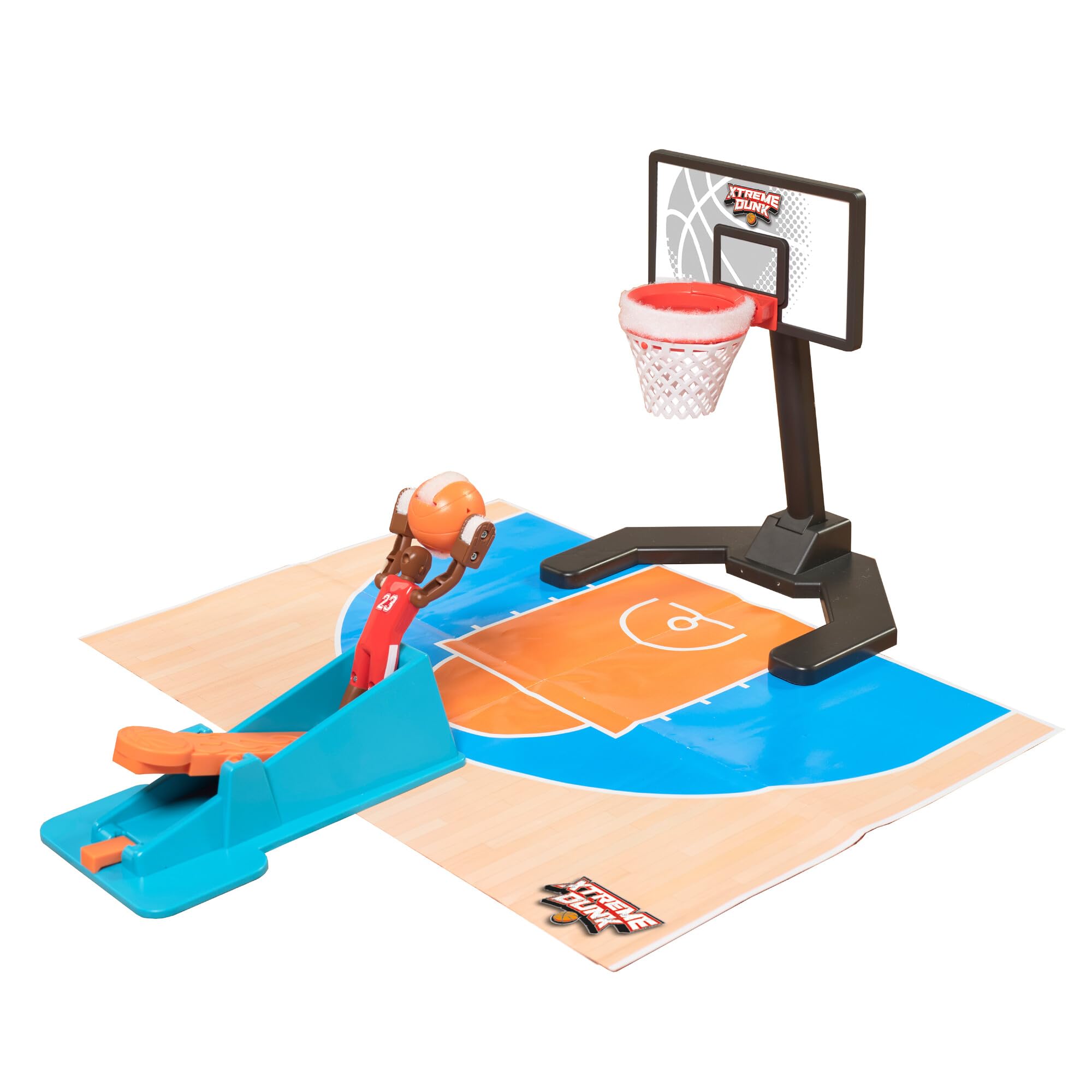 TOMY Xtreme Dunk - Gioco di pallacanestro, giocattolo ricco di azione per bambini, con rampa di lancio e funzione di lancio, Slam Dunks e Alley-Oops, 1-4 giocatori, dai 6 anni in su, senza batterie