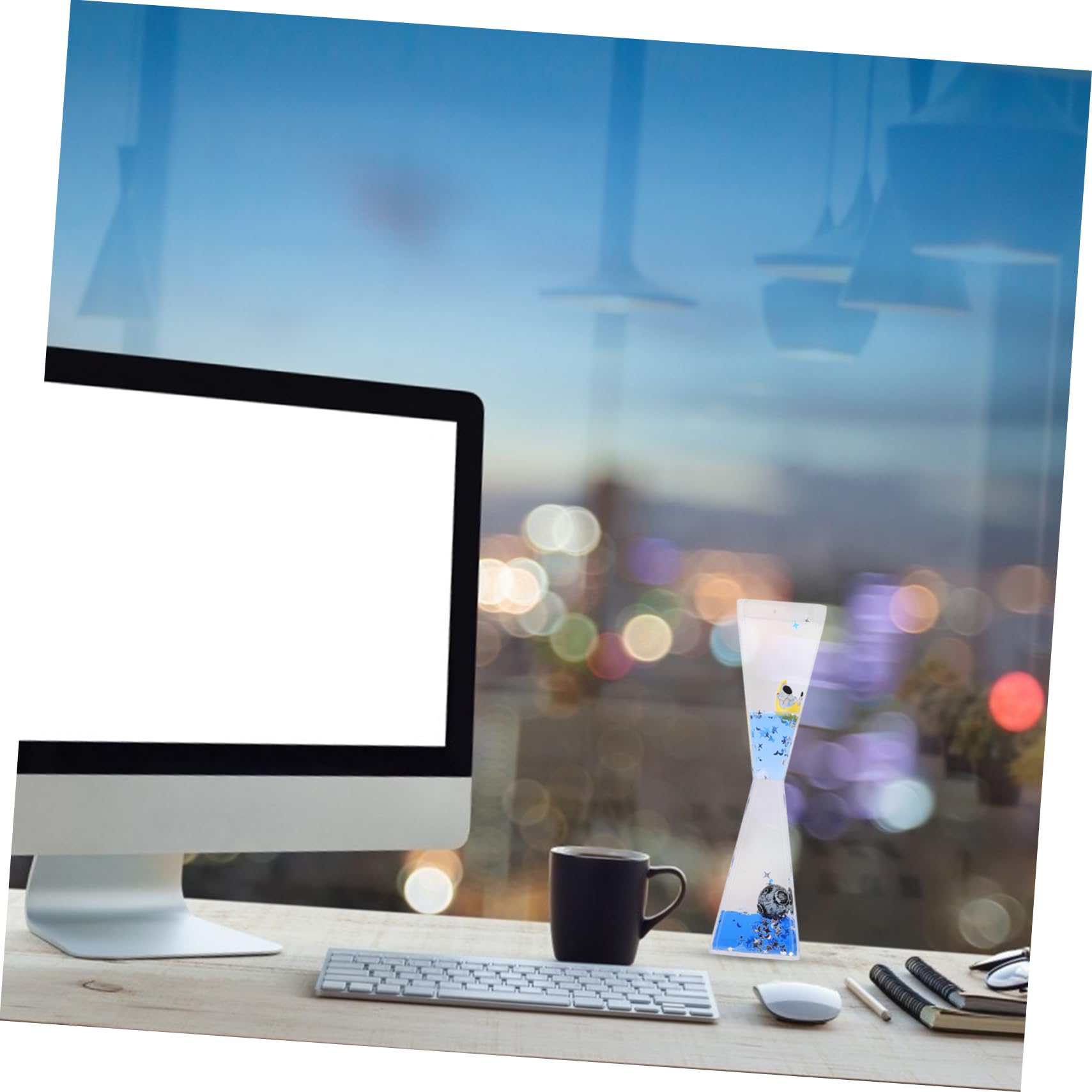 HOLIDYOYO 1pc Creative Spaceman Liquid Sand Clock Decor for Mesmerizing Design Unique for Boys and Girls and Adults