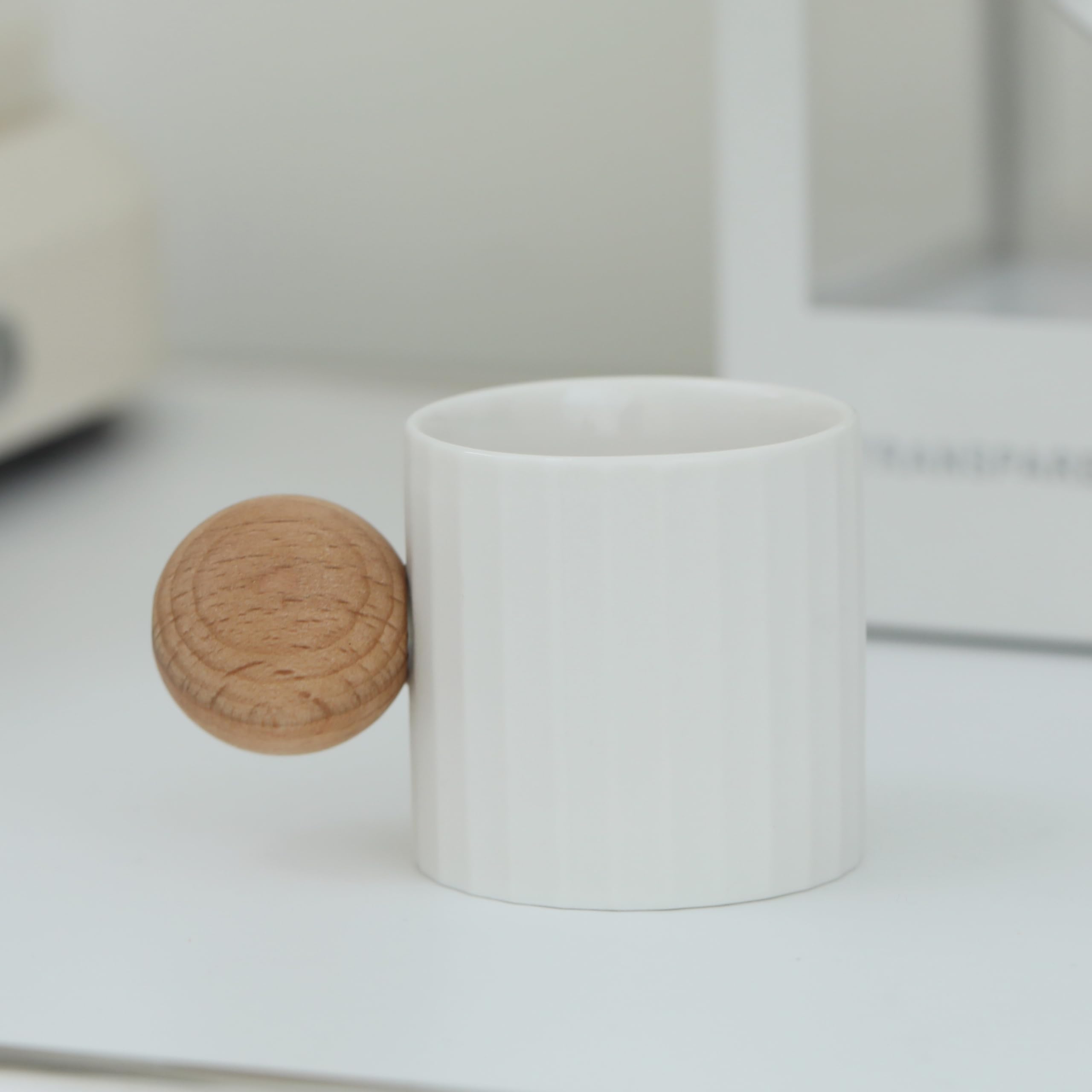 Espressotassen aus Keramik, 2er-Set, 57 ml, Mini-Espressotassen, runder Holzgriff, Streifen, Demitasse-Tassen für Tee oder Kaffee (2, weiß)