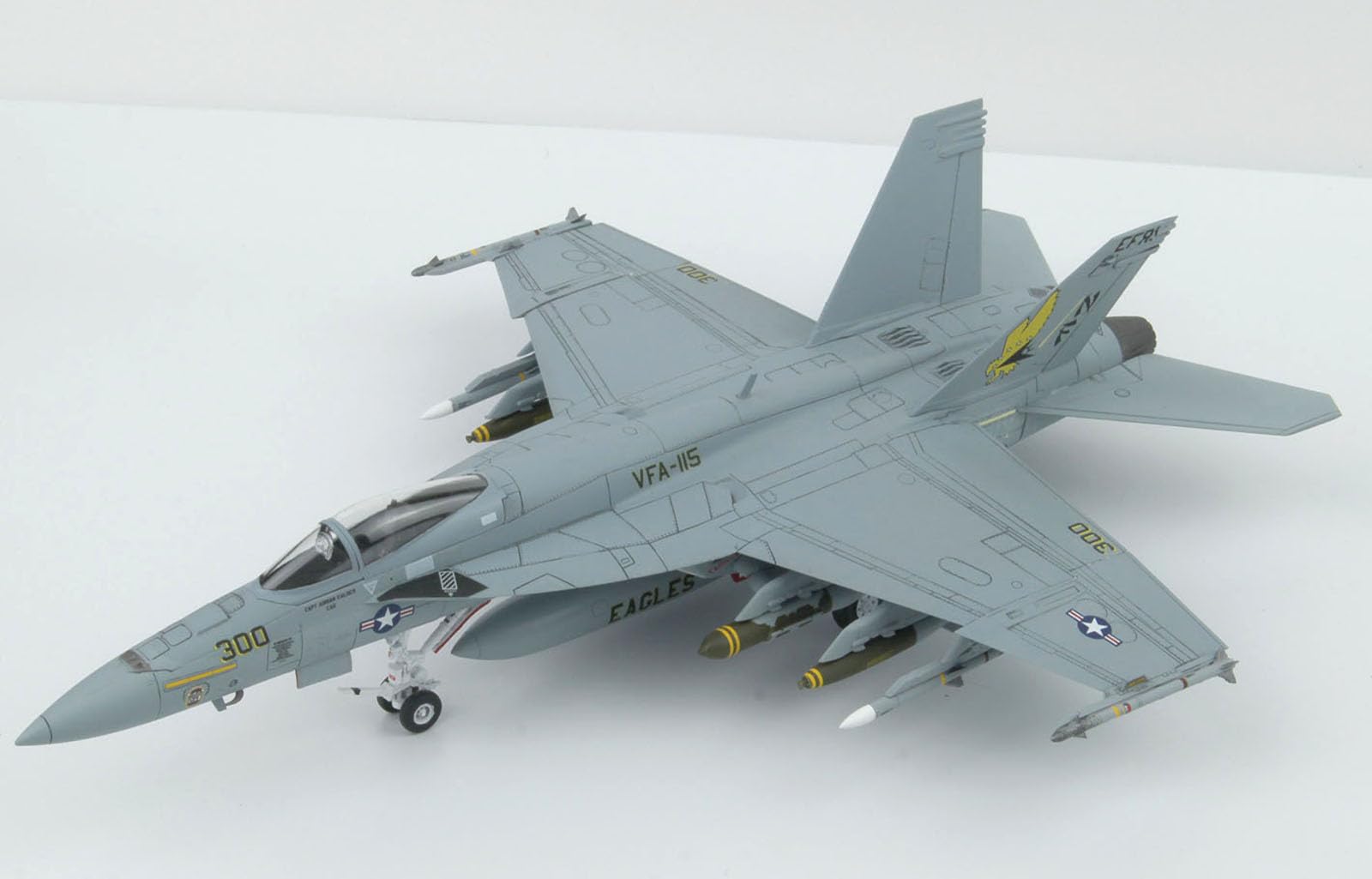 レトロ　プラモ　スーパーイーグル Amazon | プラッツ 1/72 アメリカ 艦上戦闘機 F/A-18E スーパー