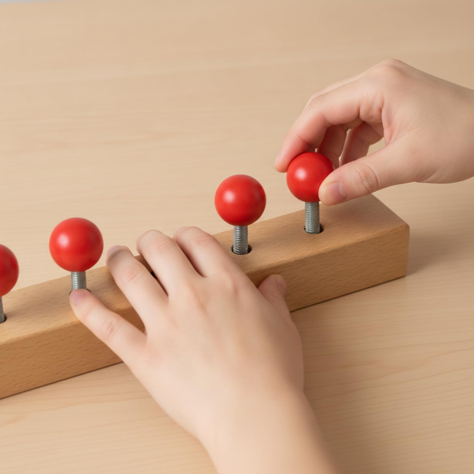 Tavola con Viti in Legno Interattivo Gioco con Manopole e Aste Filettate Durevole Busy Board per Scuola Parentale