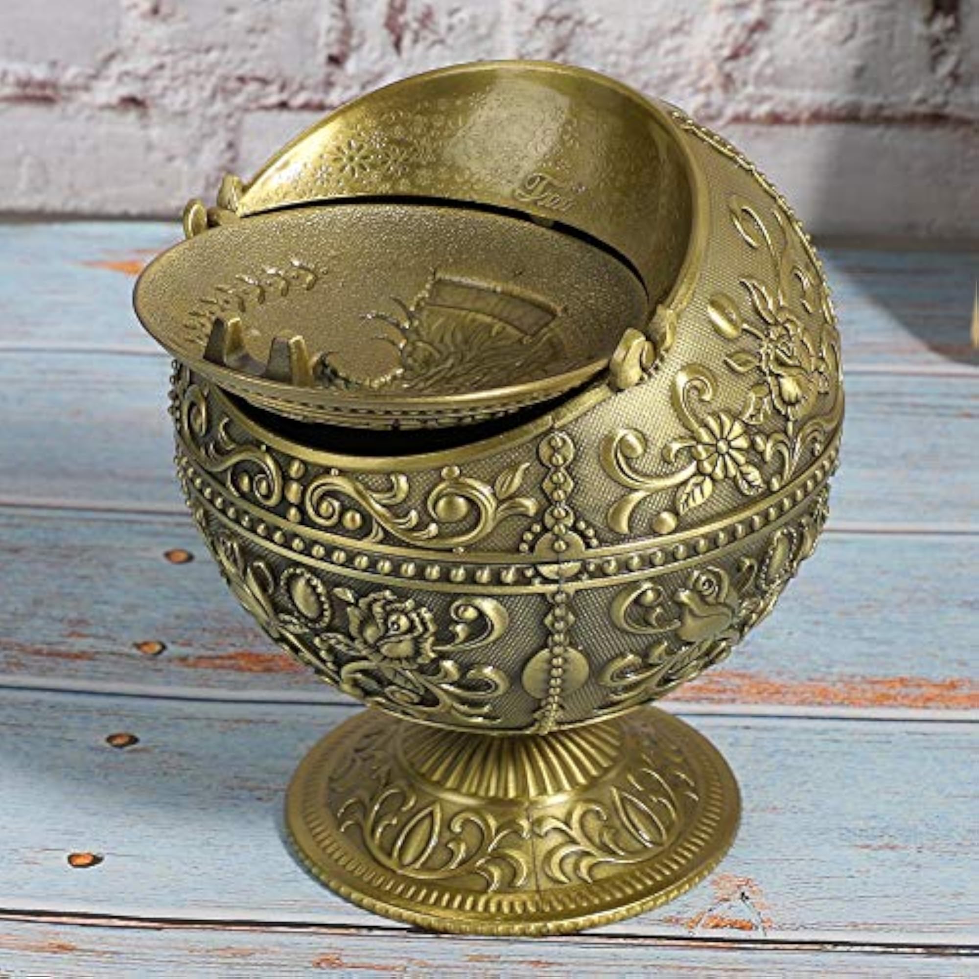 Vintage Windproof Ashtray with Lid