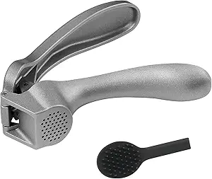 Garlic Press, Garlic Mincer Easy-squeeze Ergonomic Handle, Rust Proof, No Need To Peel, Professional Ginger Press & Garlic Crusher with Handy Cleaning Brush- Dishwasher Safe