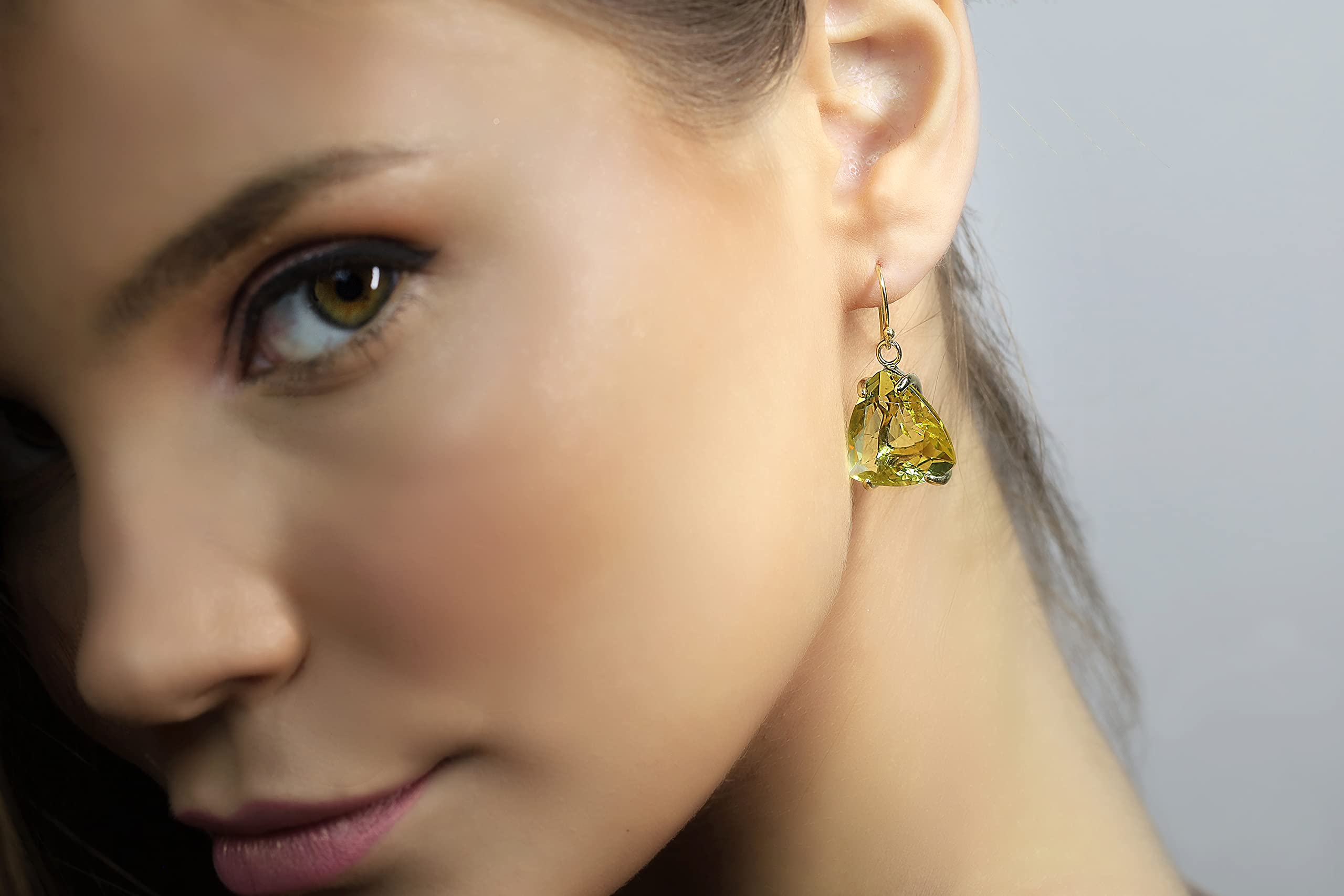 Pendientes de Plata de Ley - Corte Trillón Cuarzo Limón - Gema en Forma de Triángulo - Engaste de 4 Puntas - Pendientes Colgantes Largos - Joyería de Moda y Alta Calidad