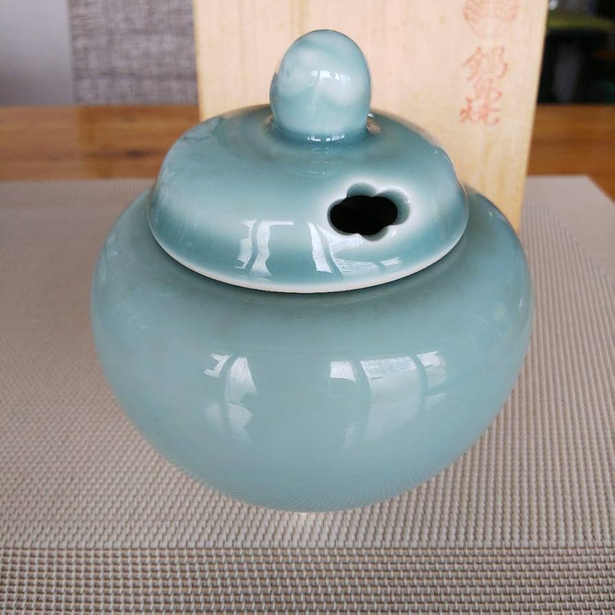 2761 伊万里　虎仙　青磁　香炉　未使用 Amazon.co.jp: 伊万里 虎仙窯 青磁三ツ脚香炉 : ドラッグストア
