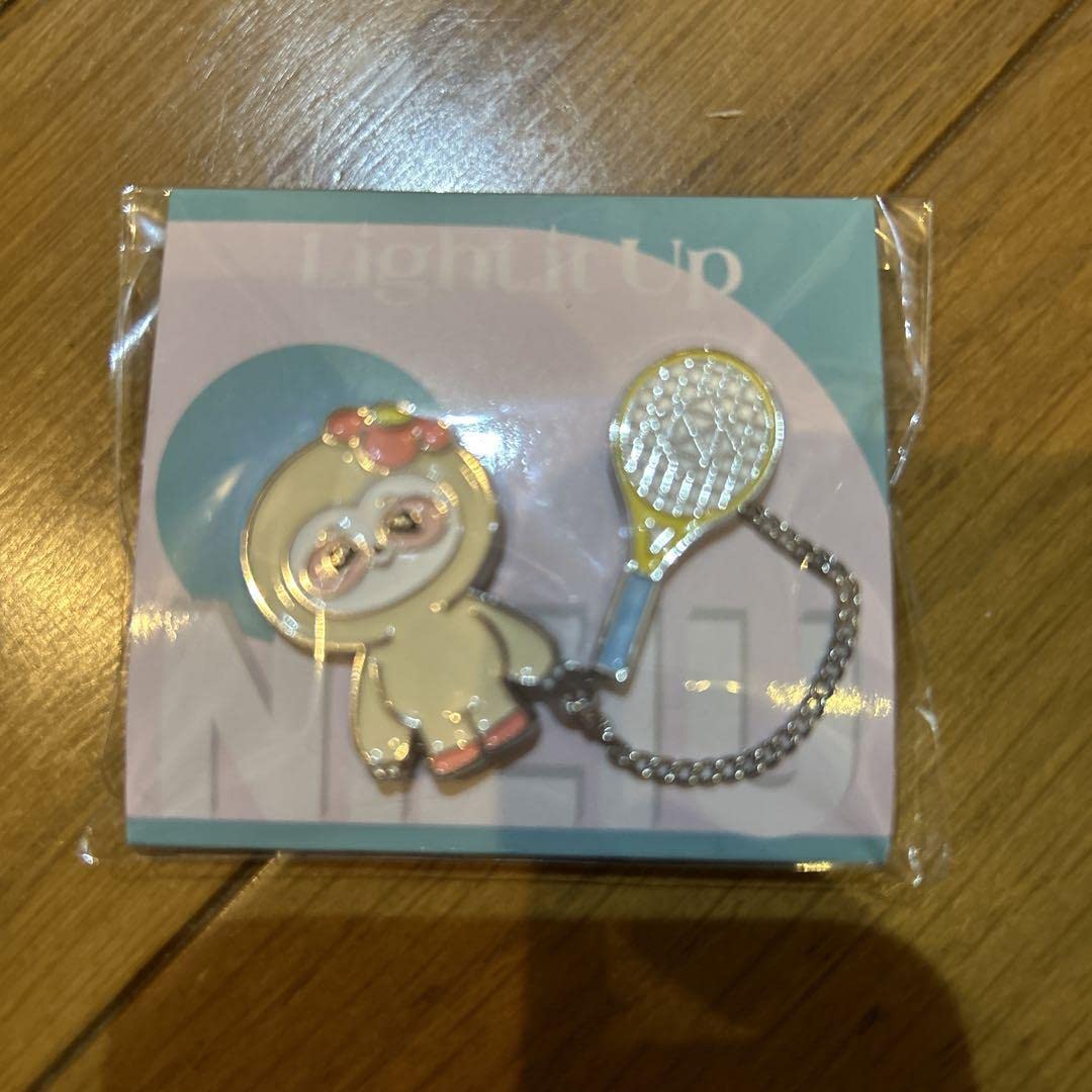 Amazon | nizoo アノちゃん ピンバッジNiziU アヤカ | バッジ | おもちゃ