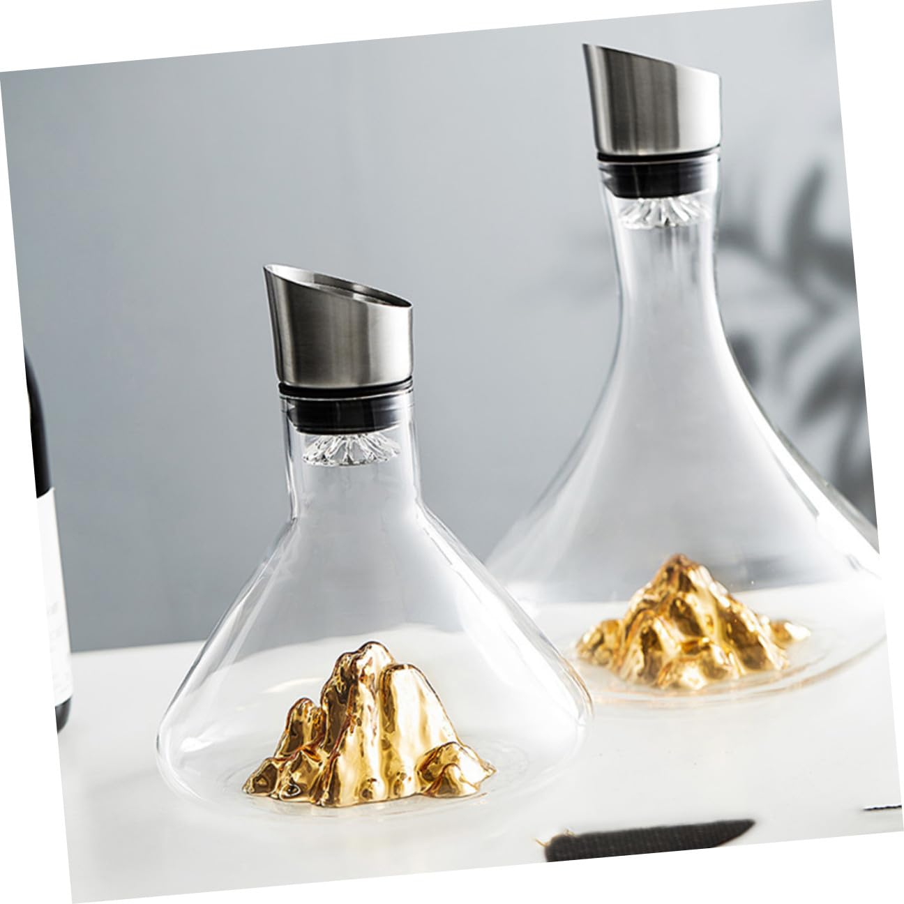 VALICLUD Decantador de Vino Dorado de Cristal Diseño Elegante 1500ml y Función de Aireación para Ambientación y Servicio en Reuniones