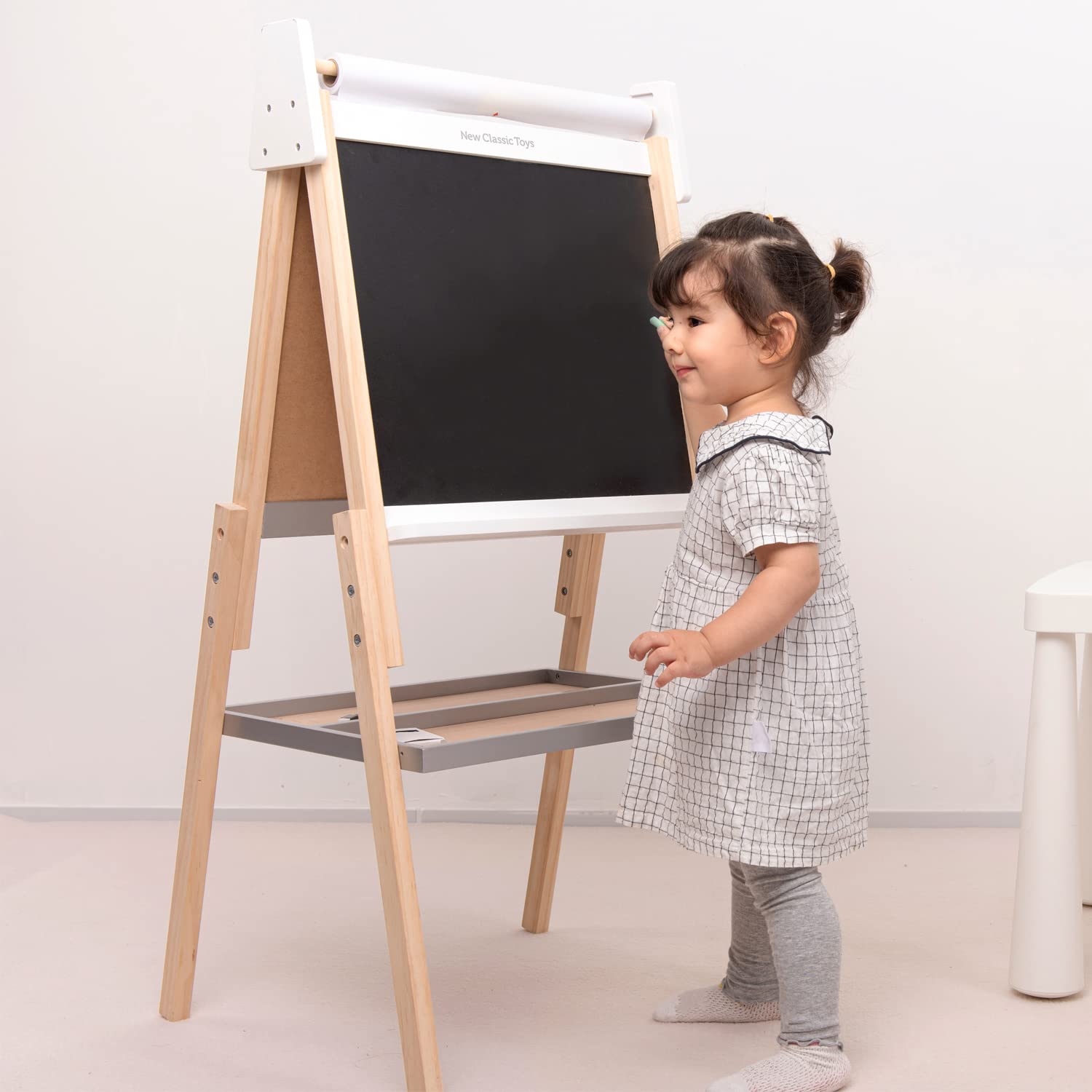 Woet® Caballete de Juguete Blanco y Gris de Madera para Niños - Pizarra Doble Todo en Uno - Dibujo y Juego Creativo - A Partir de 3 Años