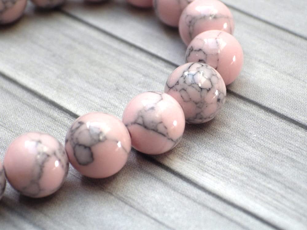 Conjunto de joyas para mujer en cuentas de turquesa rosa reconstituido y colgante de filigrana en forma de corazón
