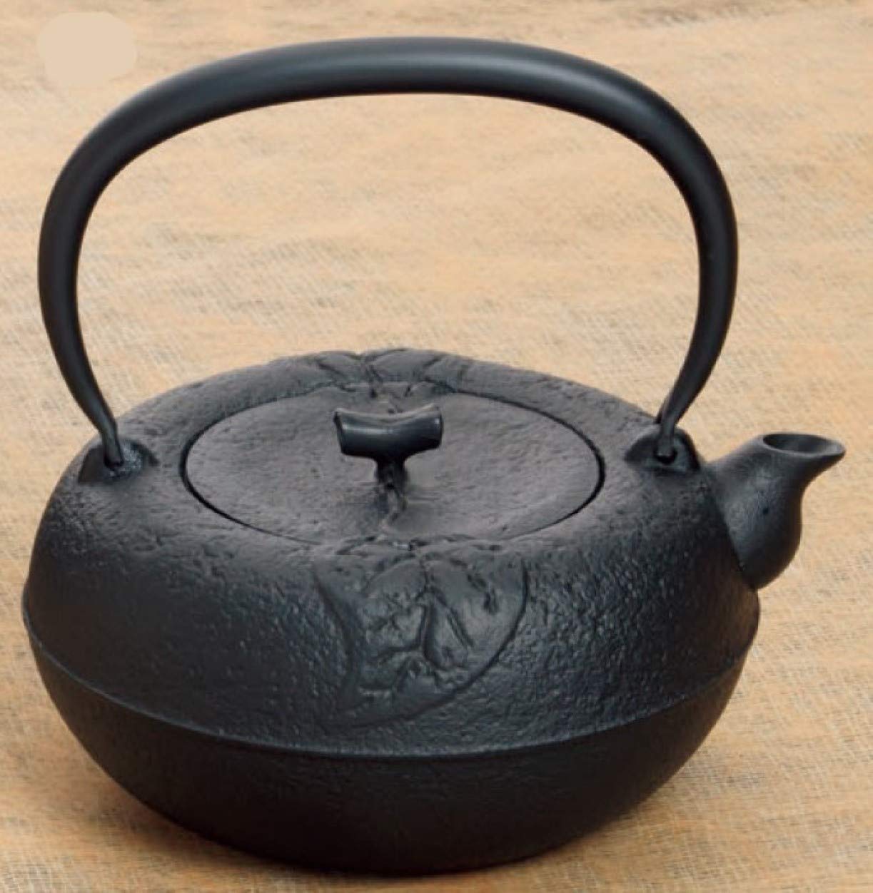 Amazon｜岩鋳(Iwachu) 鉄瓶 黒焼付 1.4l 11942｜鉄瓶 オンライン通販