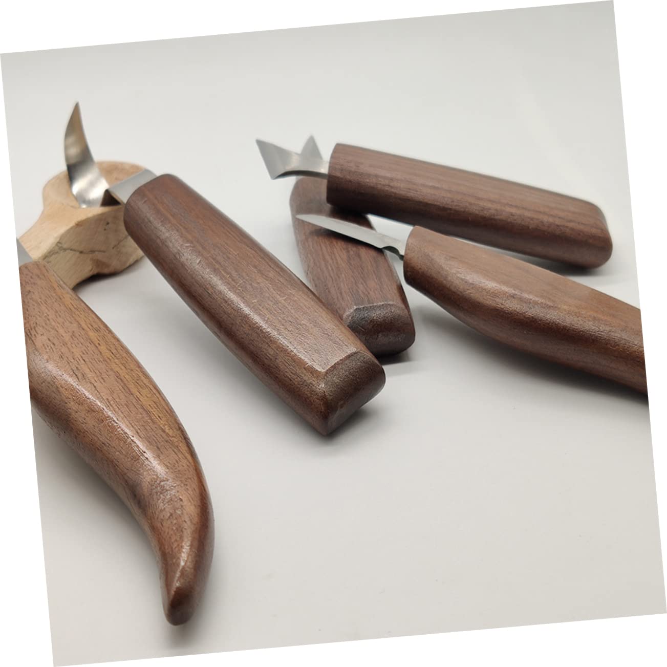 Kit para Tallar Madera de 7 Piezas con Cinceles Portátiles | Mango de Nogal, Acero de Aleación, Uso Doméstico y Taller, Incluye Cuchara de Madera