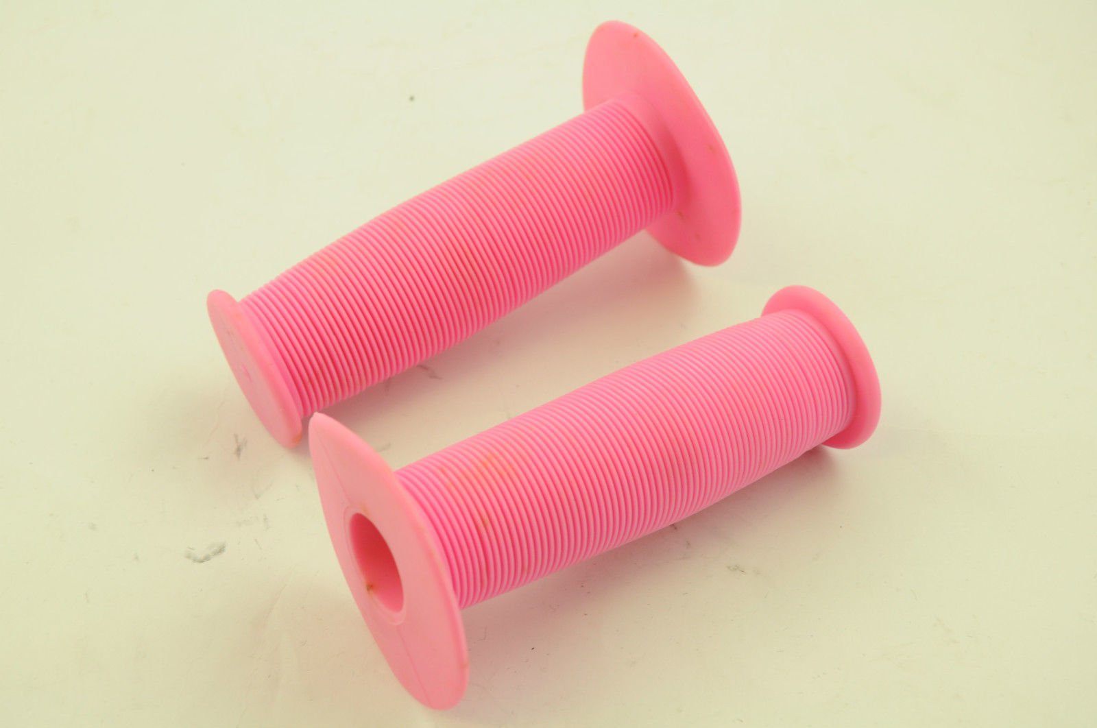 BRIGHT PINK MUSHROOM TYPE SOFT GIRLIE BIKE HANDLEBAR GRIPS NOS FOR OLD SCHOOL BMX AND ANY GIRLS BIKE