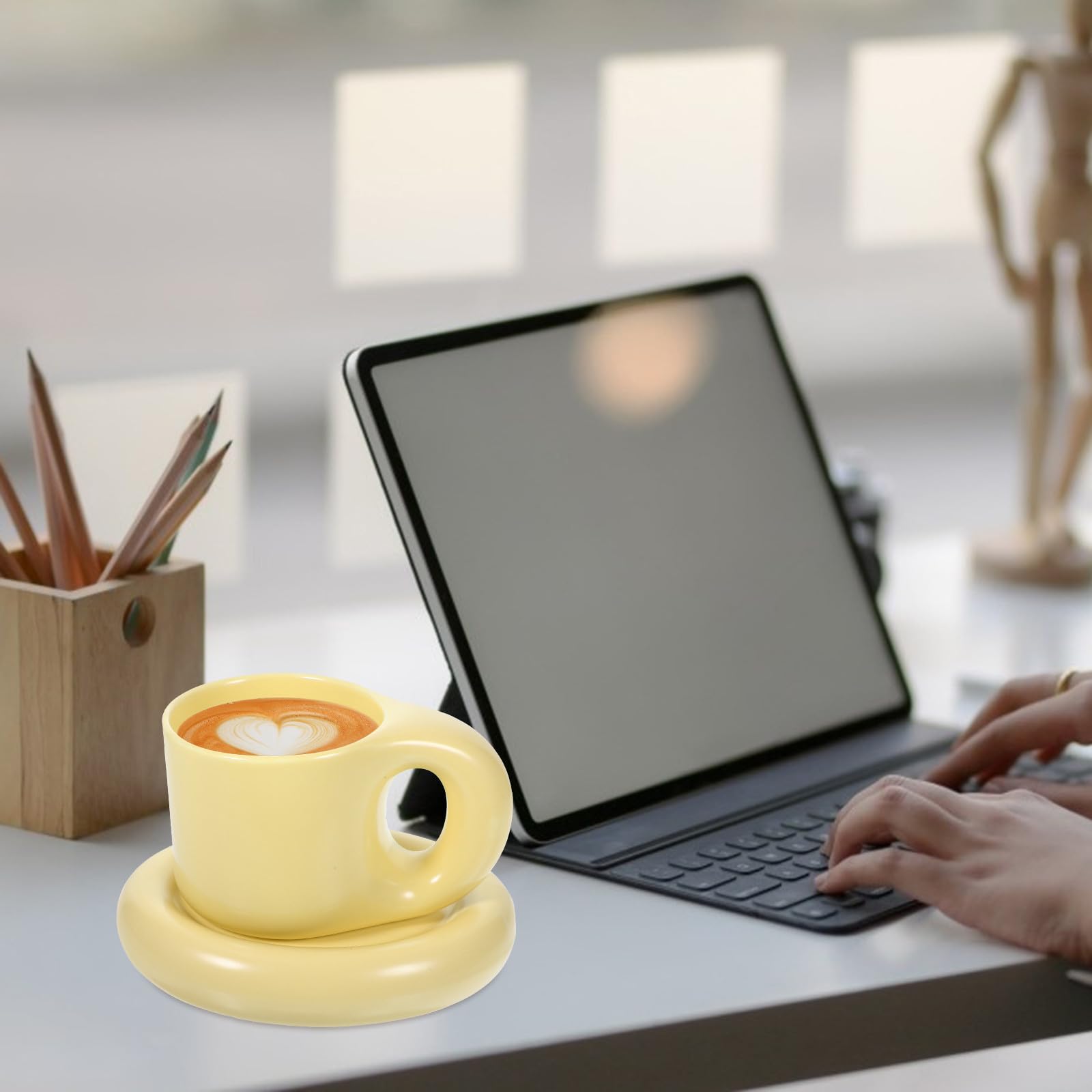 balacoo Kaffeebecher mit Untertasse für Heiße Getränke Stilvolles Design Gelber Milchbecher 300ml Keramik Satz für Zuhause und Bürogebrauch